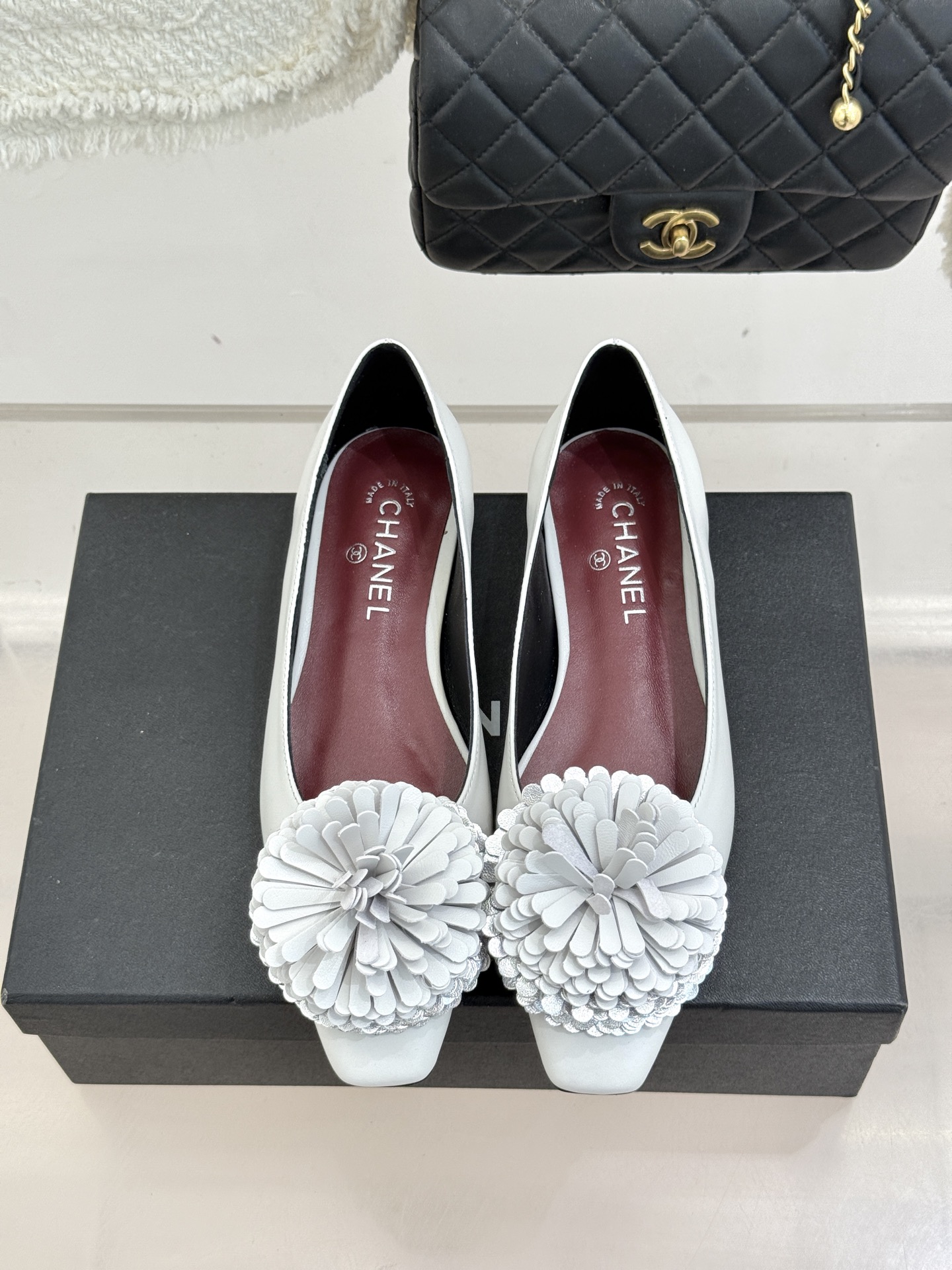 （⚠️我家花朵是真皮）CHANE*｜小香26X圣诞限定系列金银双生花朵凉鞋单鞋当圣诞的铃音撞碎冬日月光这