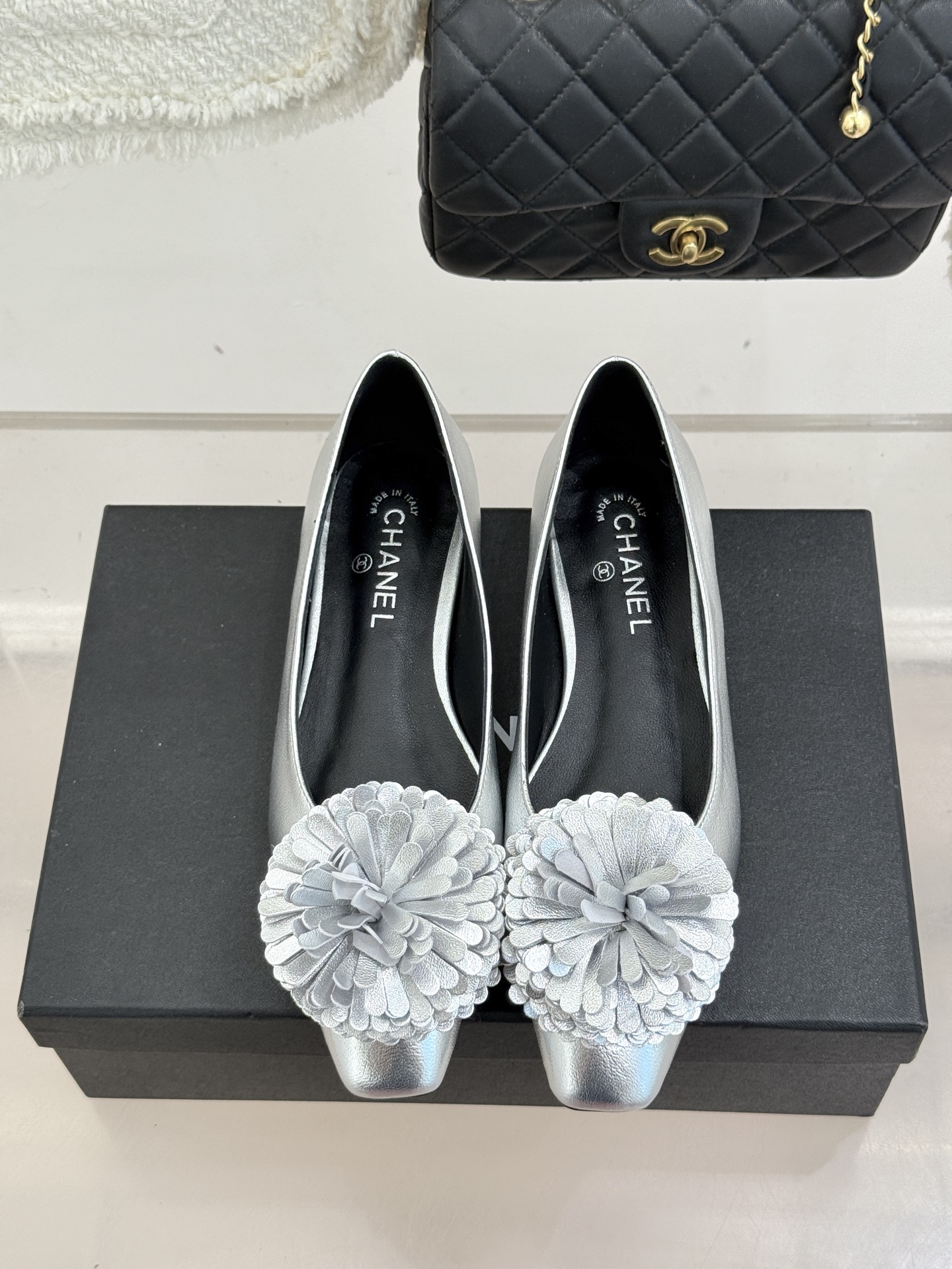 （⚠️我家花朵是真皮）CHANE*｜小香26X圣诞限定系列金银双生花朵凉鞋单鞋当圣诞的铃音撞碎冬日月光这