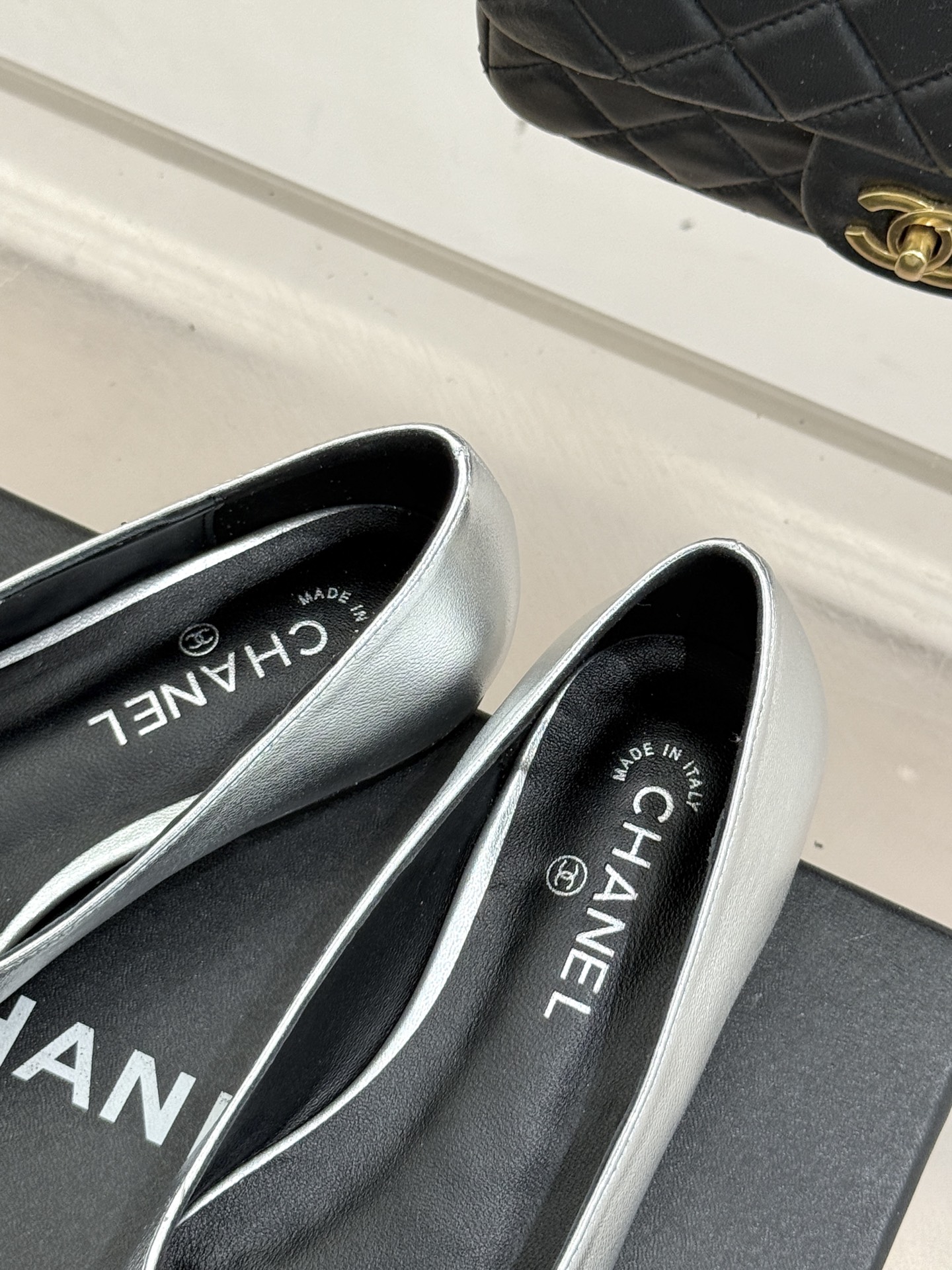 （⚠️我家花朵是真皮）CHANE*｜小香26X圣诞限定系列金银双生花朵凉鞋单鞋当圣诞的铃音撞碎冬日月光这