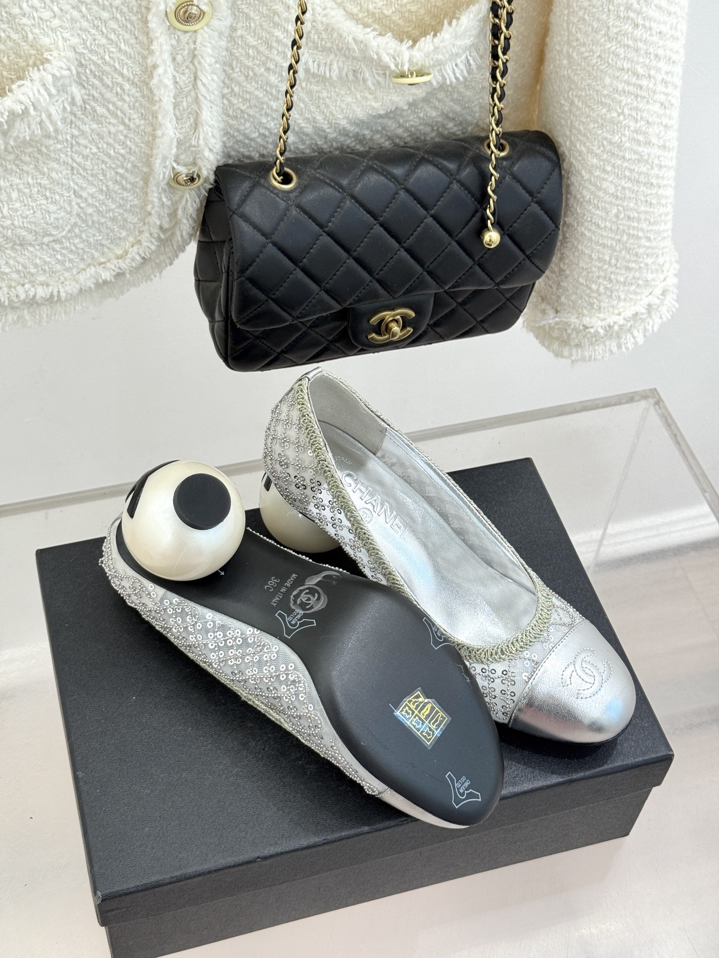 CHANE*｜小香26C编织亮片拼色巨型珍珠跟玛丽珍这双编织亮片玛丽珍鞋宛如一颗璀璨星辰一经亮相 便吸引