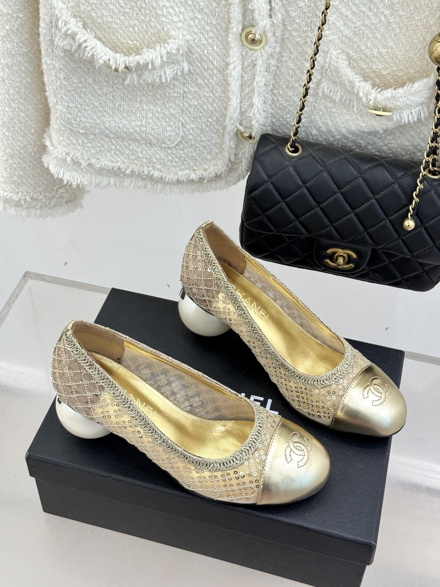 CHANE*｜小香26C编织亮片拼色巨型珍珠跟玛丽珍这双编织亮片玛丽珍鞋宛如一颗璀璨星辰一经亮相 便吸引