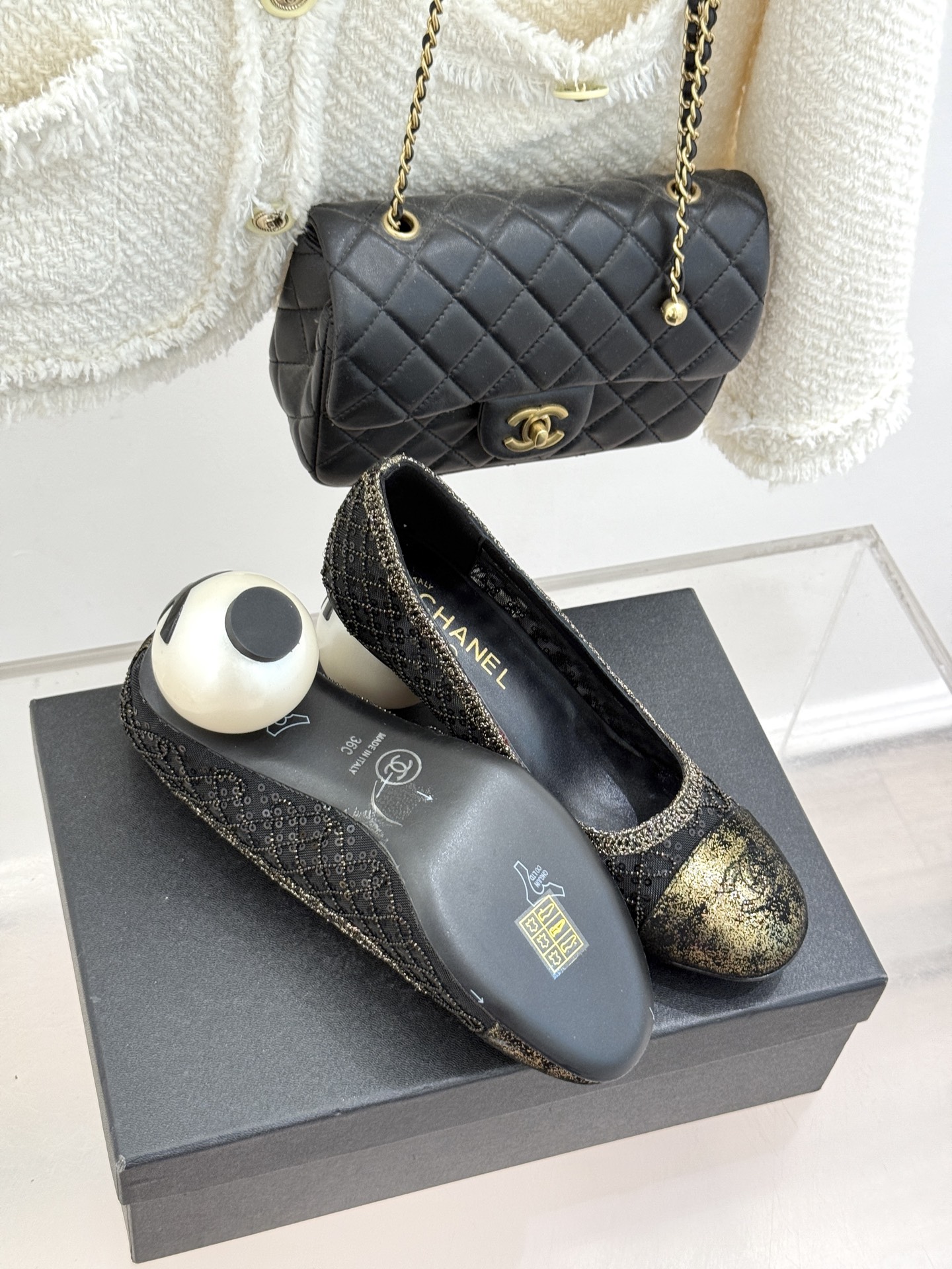 CHANE*｜小香26C编织亮片拼色巨型珍珠跟玛丽珍这双编织亮片玛丽珍鞋宛如一颗璀璨星辰一经亮相 便吸引