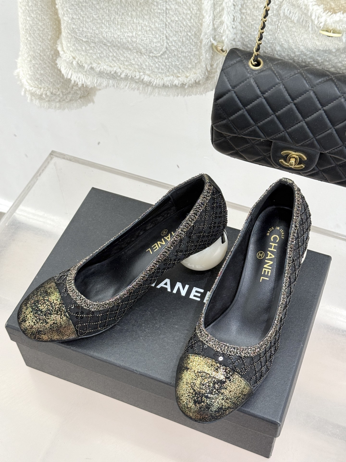 CHANE*｜小香26C编织亮片拼色巨型珍珠跟玛丽珍这双编织亮片玛丽珍鞋宛如一颗璀璨星辰一经亮相 便吸引