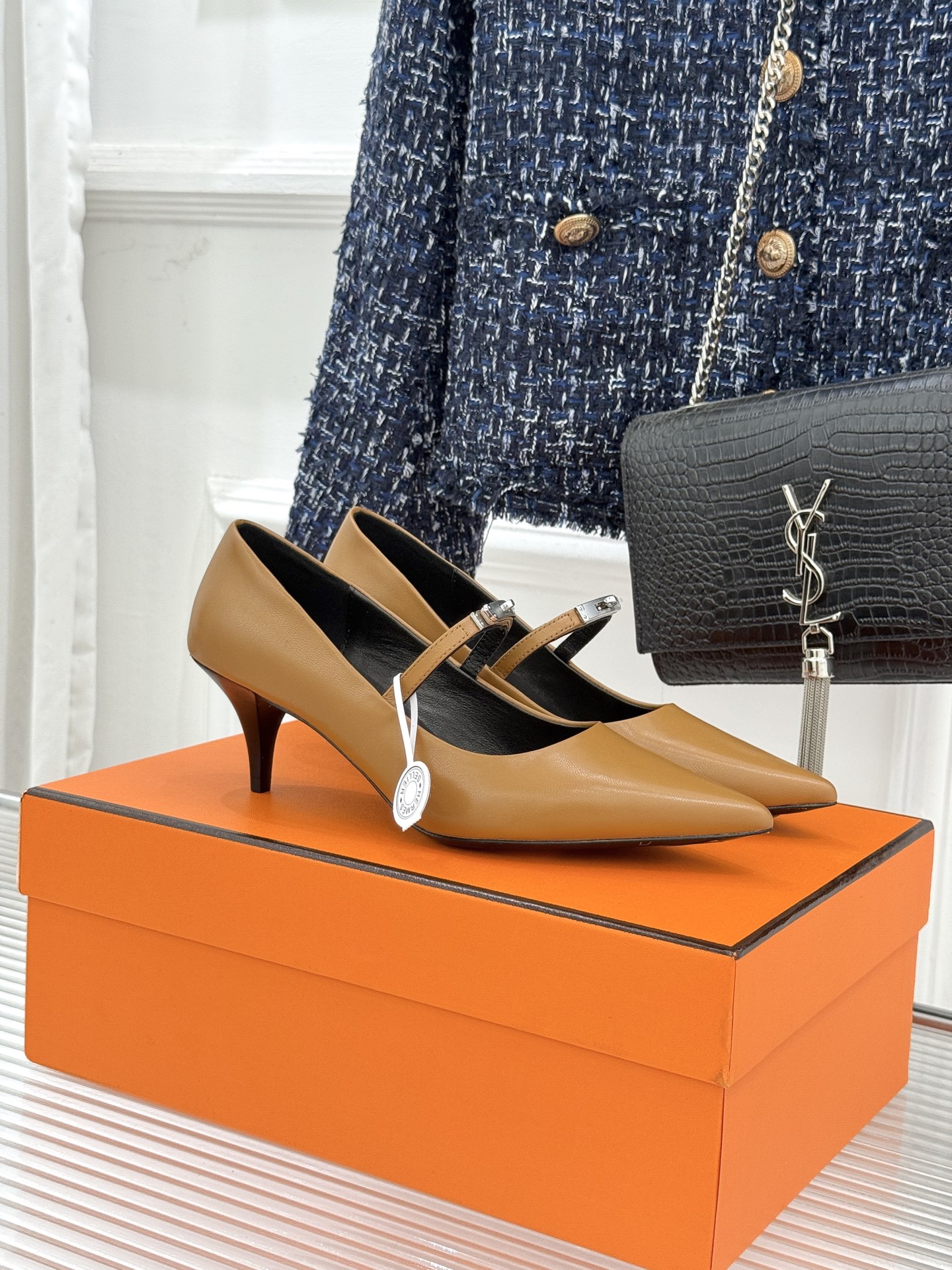 Hermer/爱马仕经典小猫跟kelly扣尖头玛丽珍鞋让人一眼就爱上的玛丽珍鞋kelly扣酷酷的 高级感