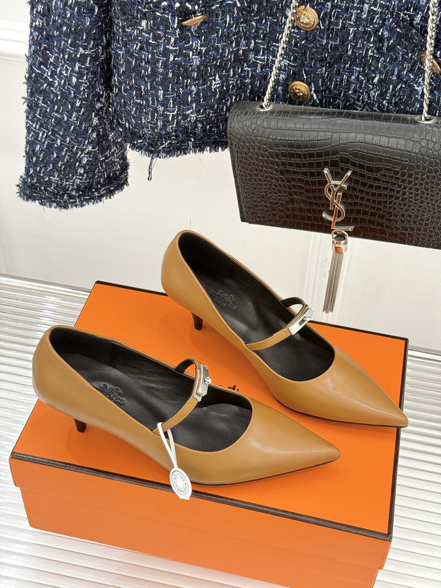 Hermer/爱马仕经典小猫跟kelly扣尖头玛丽珍鞋让人一眼就爱上的玛丽珍鞋kelly扣酷酷的 高级感