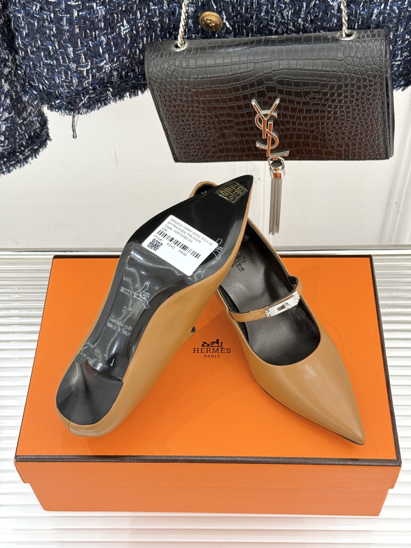 Hermer/爱马仕经典小猫跟kelly扣尖头玛丽珍鞋让人一眼就爱上的玛丽珍鞋kelly扣酷酷的 高级感