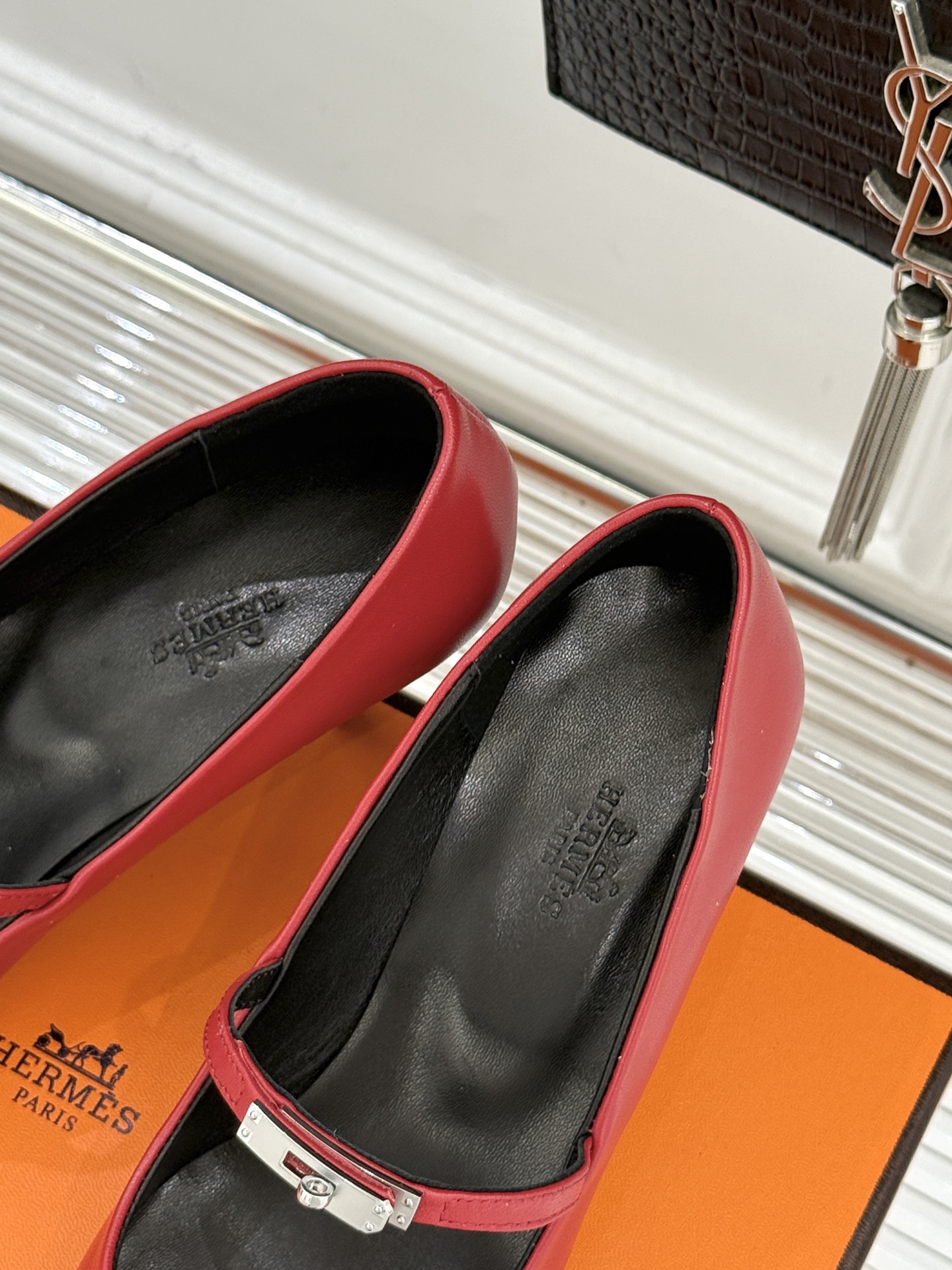 Hermer/爱马仕经典小猫跟kelly扣尖头玛丽珍鞋让人一眼就爱上的玛丽珍鞋kelly扣酷酷的 高级感