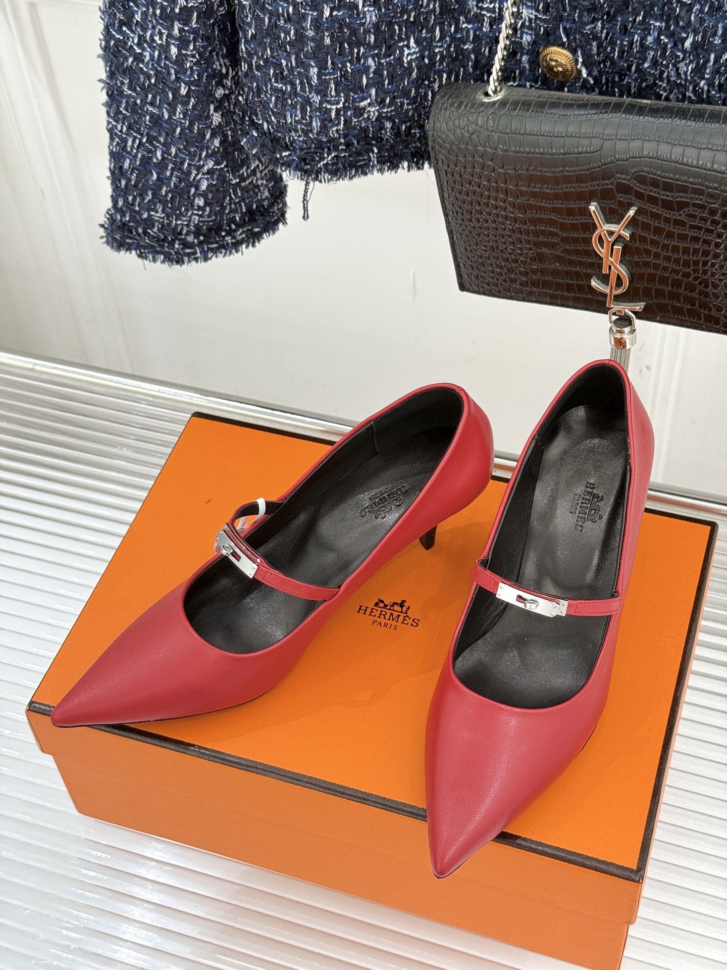 Hermer/爱马仕经典小猫跟kelly扣尖头玛丽珍鞋让人一眼就爱上的玛丽珍鞋kelly扣酷酷的 高级感