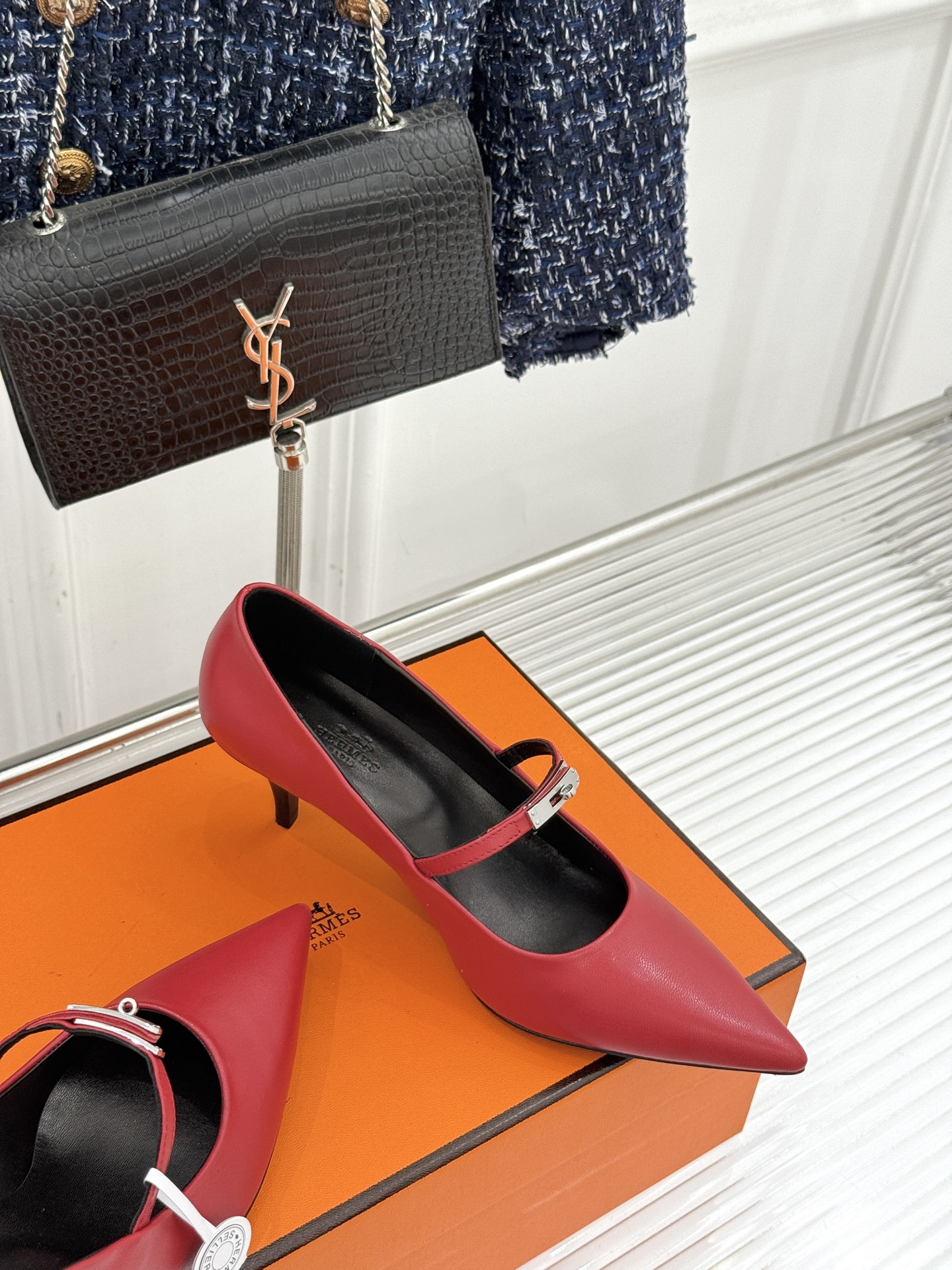 Hermer/爱马仕经典小猫跟kelly扣尖头玛丽珍鞋让人一眼就爱上的玛丽珍鞋kelly扣酷酷的 高级感