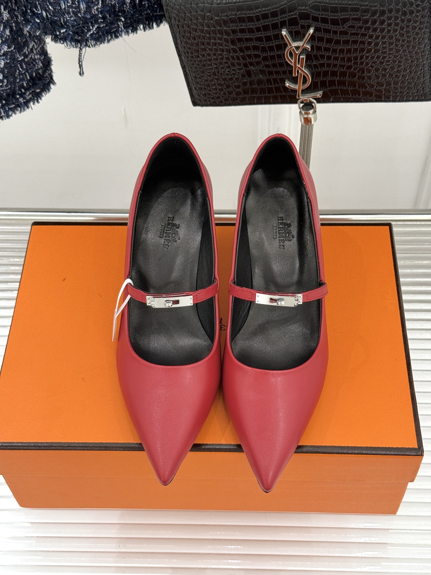 Hermer/爱马仕经典小猫跟kelly扣尖头玛丽珍鞋让人一眼就爱上的玛丽珍鞋kelly扣酷酷的 高级感