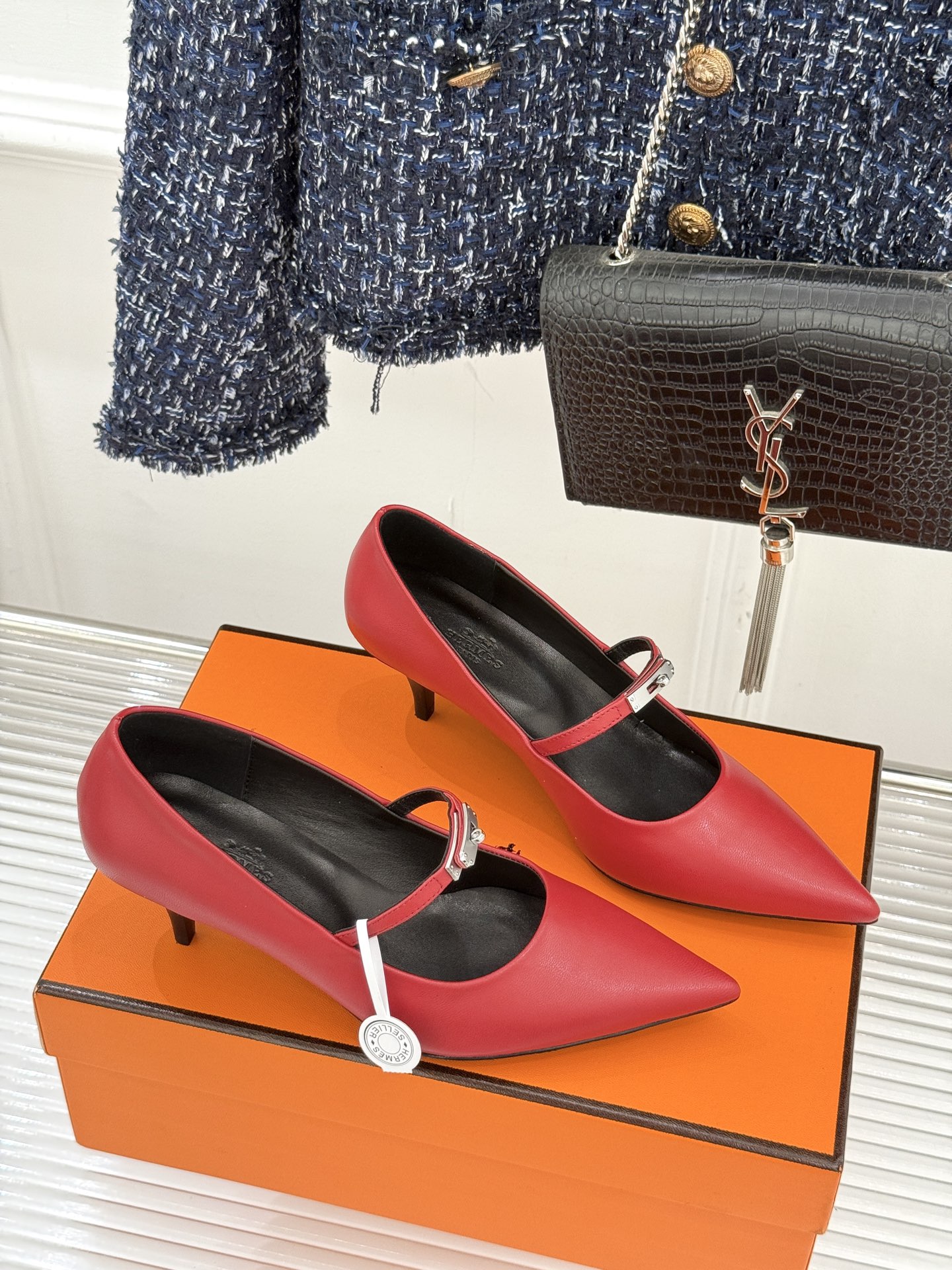 Hermer/爱马仕经典小猫跟kelly扣尖头玛丽珍鞋让人一眼就爱上的玛丽珍鞋kelly扣酷酷的 高级感