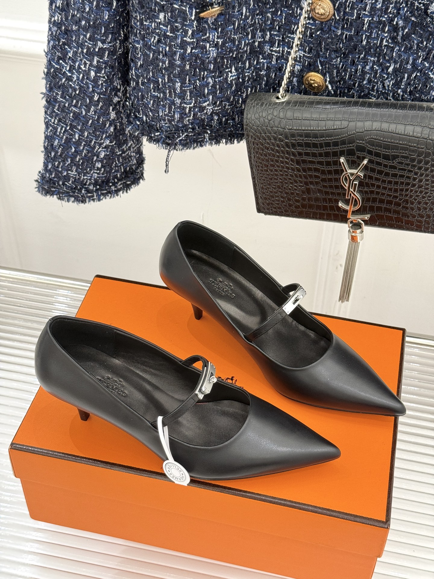 Hermer/爱马仕经典小猫跟kelly扣尖头玛丽珍鞋让人一眼就爱上的玛丽珍鞋kelly扣酷酷的 高级感