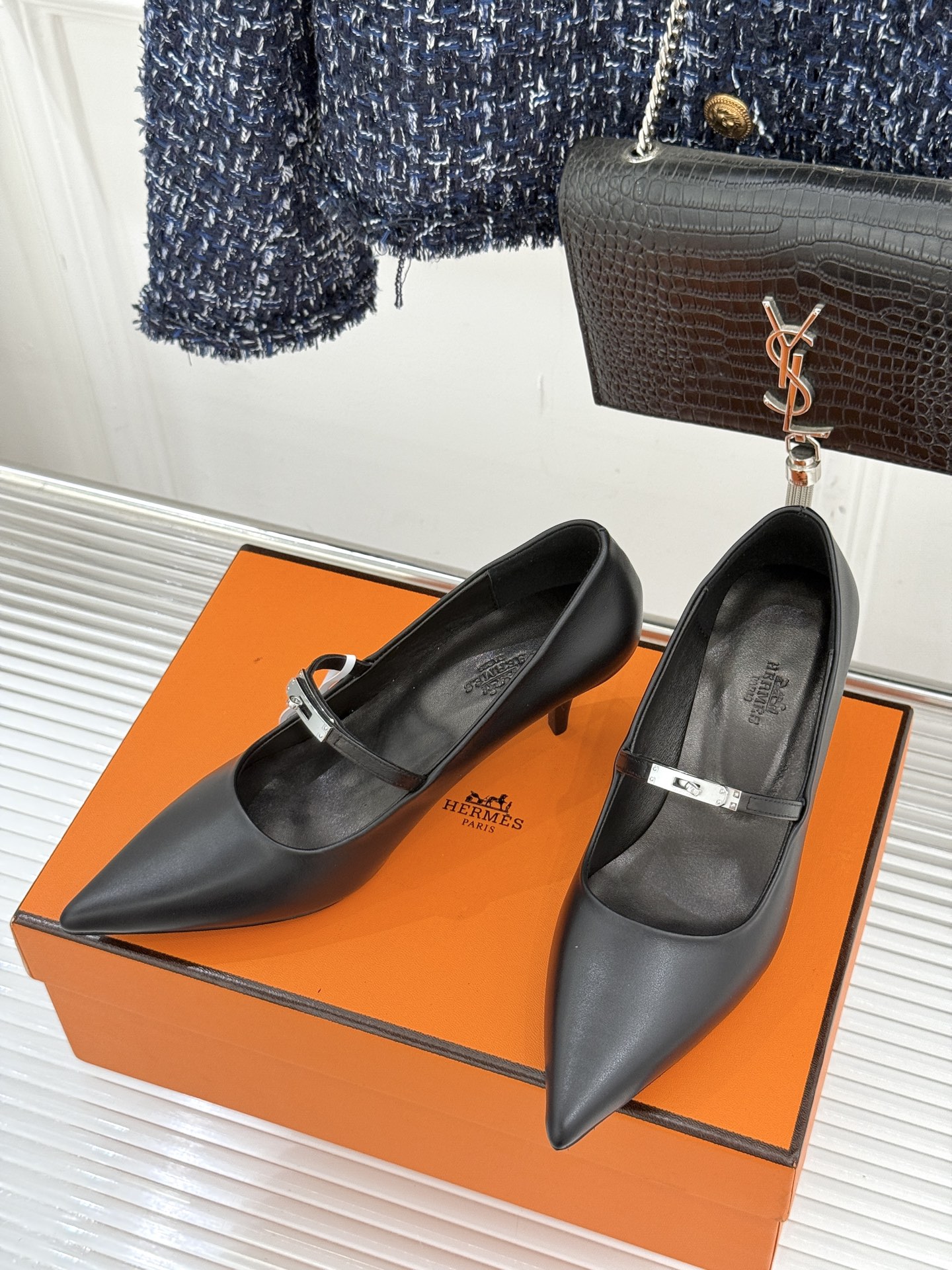 Hermer/爱马仕经典小猫跟kelly扣尖头玛丽珍鞋让人一眼就爱上的玛丽珍鞋kelly扣酷酷的 高级感