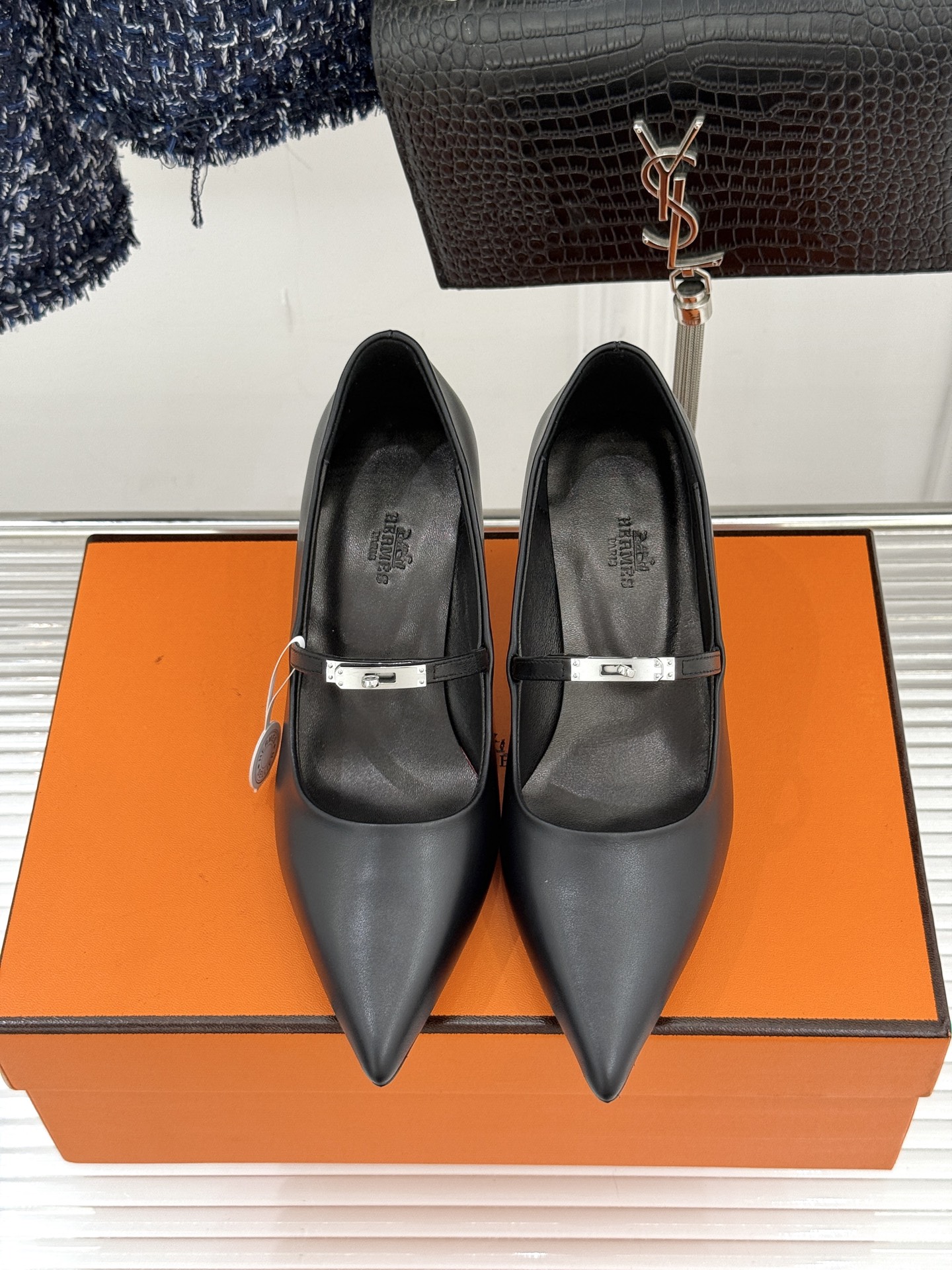 Hermer/爱马仕经典小猫跟kelly扣尖头玛丽珍鞋让人一眼就爱上的玛丽珍鞋kelly扣酷酷的 高级感