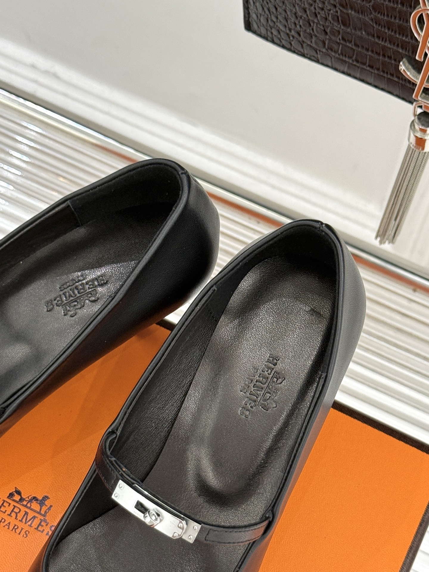 Hermer/爱马仕经典小猫跟kelly扣尖头玛丽珍鞋让人一眼就爱上的玛丽珍鞋kelly扣酷酷的 高级感