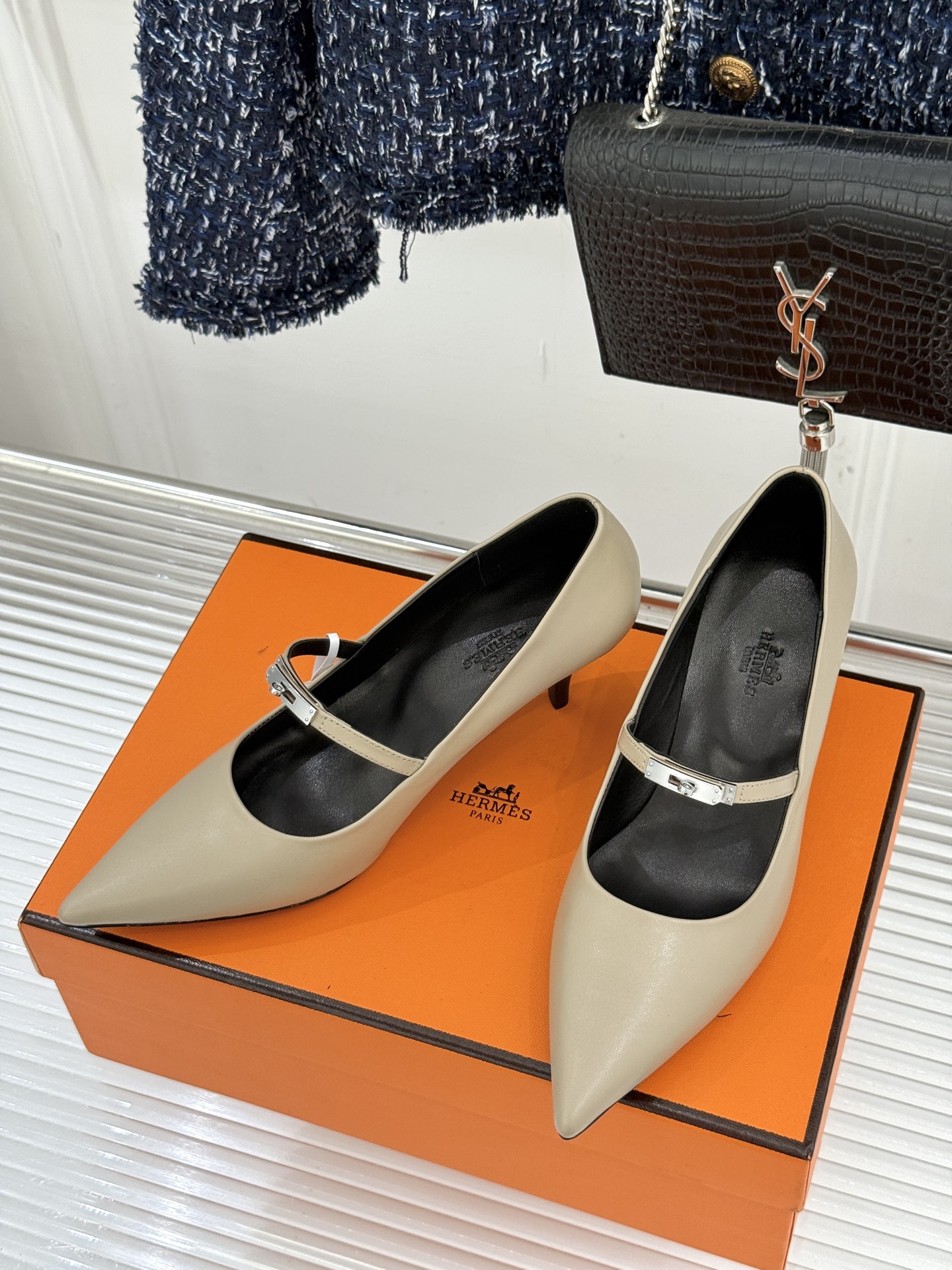 Hermer/爱马仕经典小猫跟kelly扣尖头玛丽珍鞋让人一眼就爱上的玛丽珍鞋kelly扣酷酷的 高级感