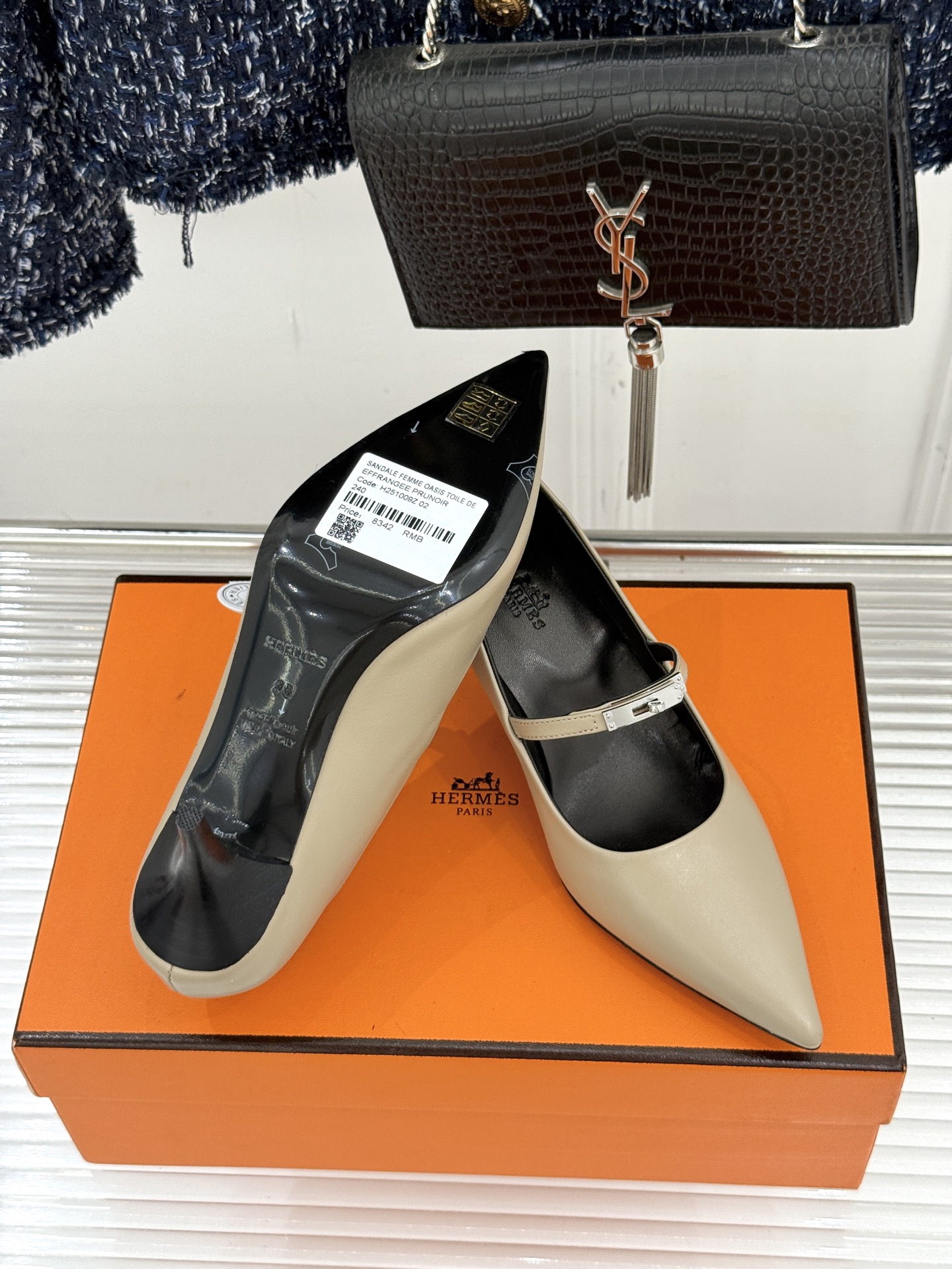 Hermer/爱马仕经典小猫跟kelly扣尖头玛丽珍鞋让人一眼就爱上的玛丽珍鞋kelly扣酷酷的 高级感