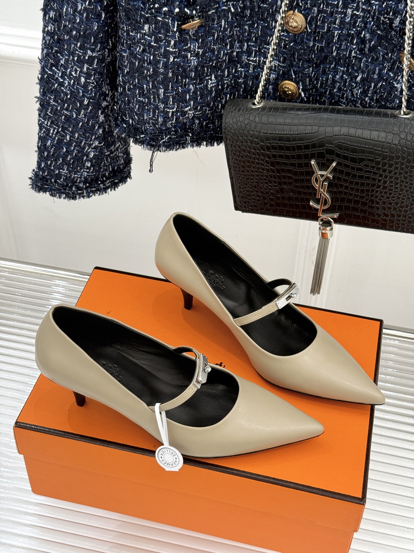 Hermer/爱马仕经典小猫跟kelly扣尖头玛丽珍鞋让人一眼就爱上的玛丽珍鞋kelly扣酷酷的 高级感