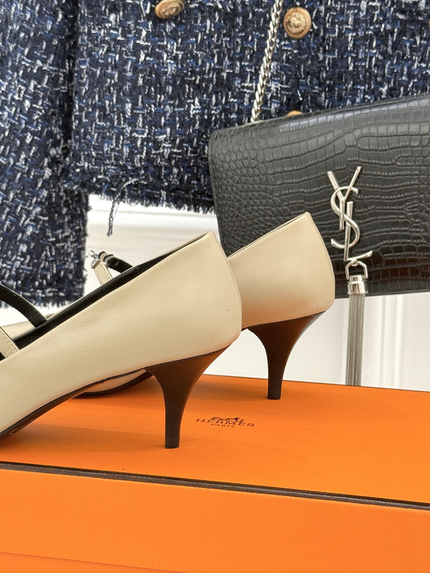 Hermer/爱马仕经典小猫跟kelly扣尖头玛丽珍鞋让人一眼就爱上的玛丽珍鞋kelly扣酷酷的 高级感