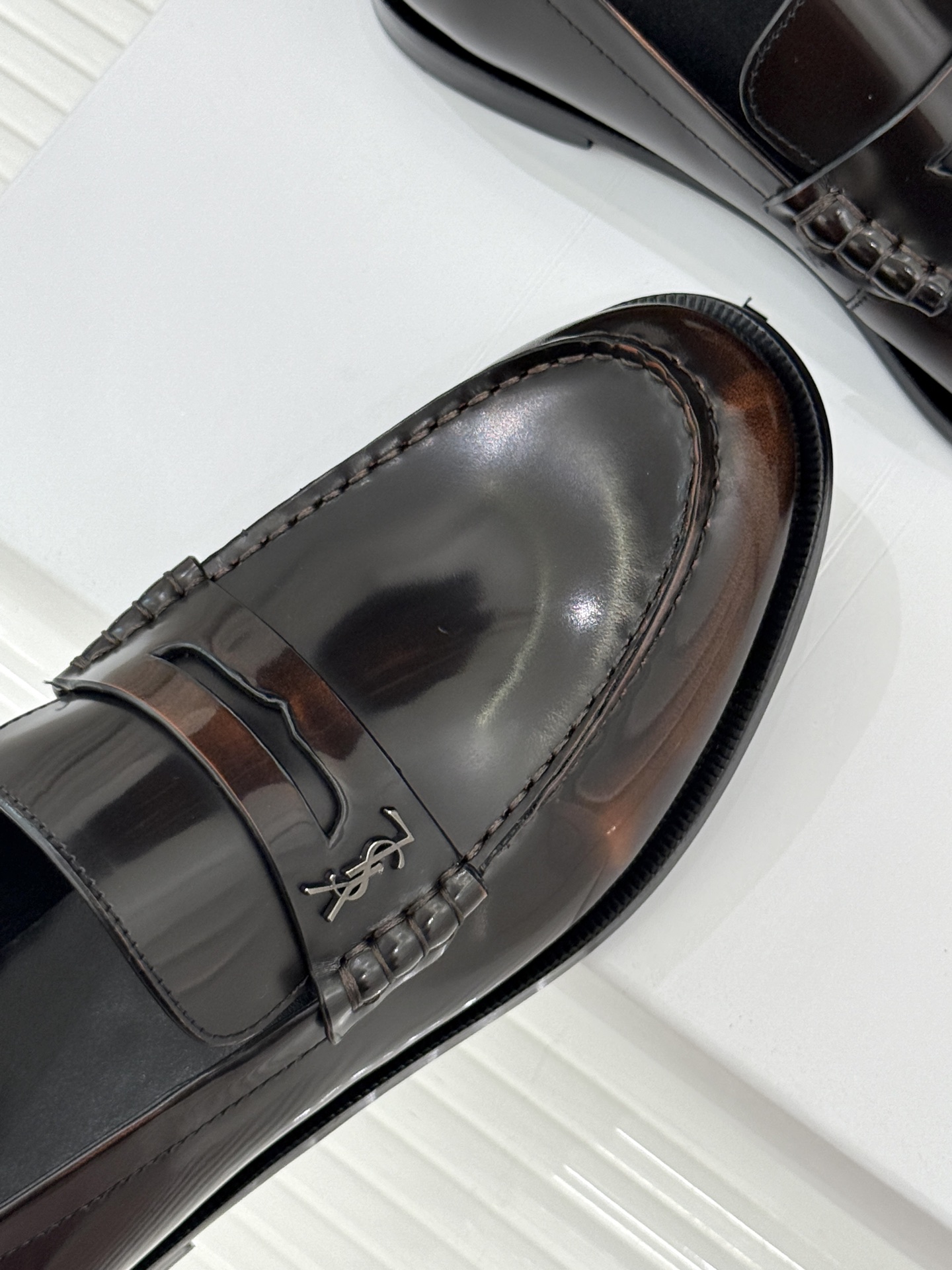 Saint Lauren*圣罗兰26WF新品YSL小logo情侣款乐福鞋标志性的小logo是这双鞋的灵魂