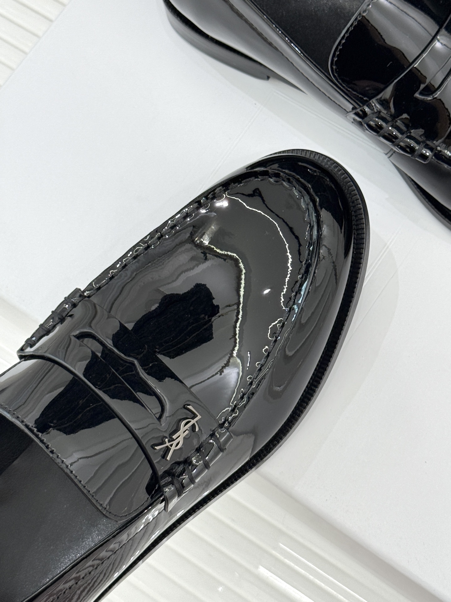 Saint Lauren*圣罗兰26WF新品YSL小logo情侣款乐福鞋标志性的小logo是这双鞋的灵魂