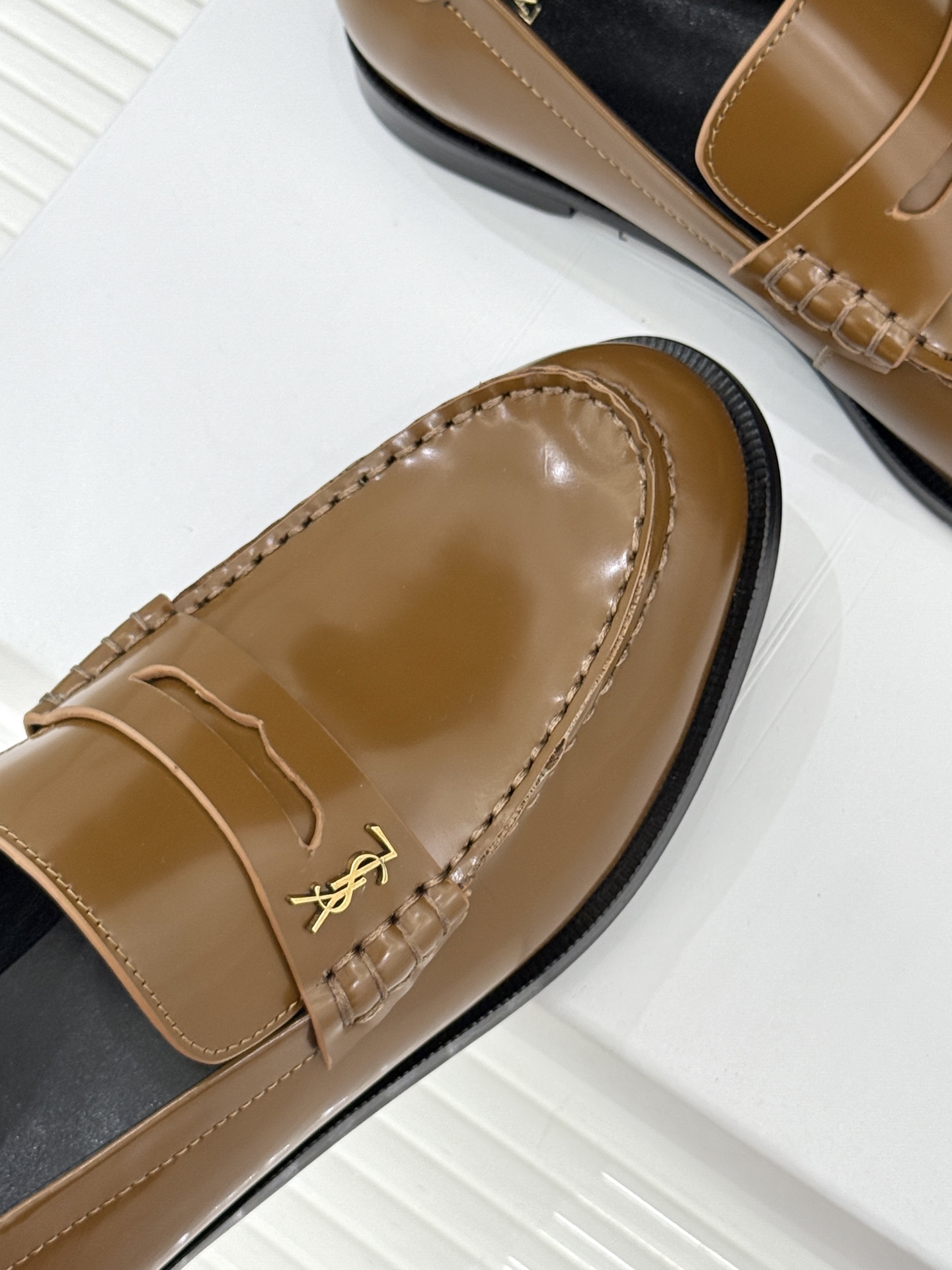 Saint Lauren*圣罗兰26WF新品YSL小logo情侣款乐福鞋标志性的小logo是这双鞋的灵魂