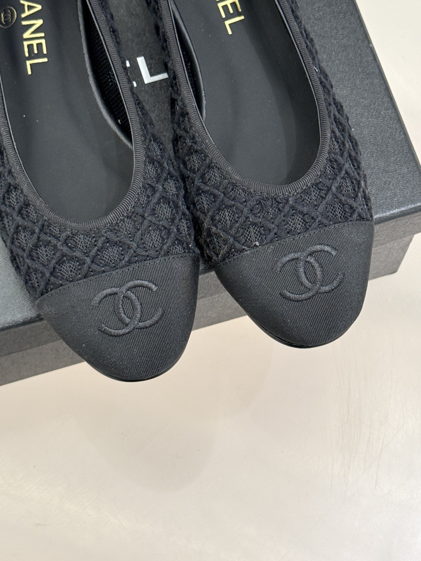 CHANE*｜小香26C新品编织双C平底芭蕾舞鞋当高定针织工艺邂逅芭蕾鞋的经典廓形这双芭蕾舞鞋 为法式优