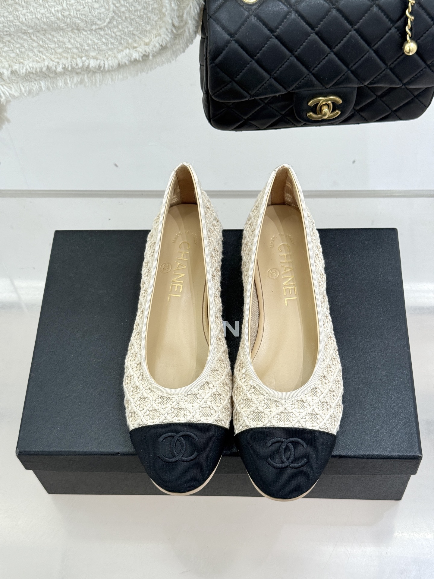 CHANE*｜小香26C新品编织双C平底芭蕾舞鞋当高定针织工艺邂逅芭蕾鞋的经典廓形这双芭蕾舞鞋 为法式优