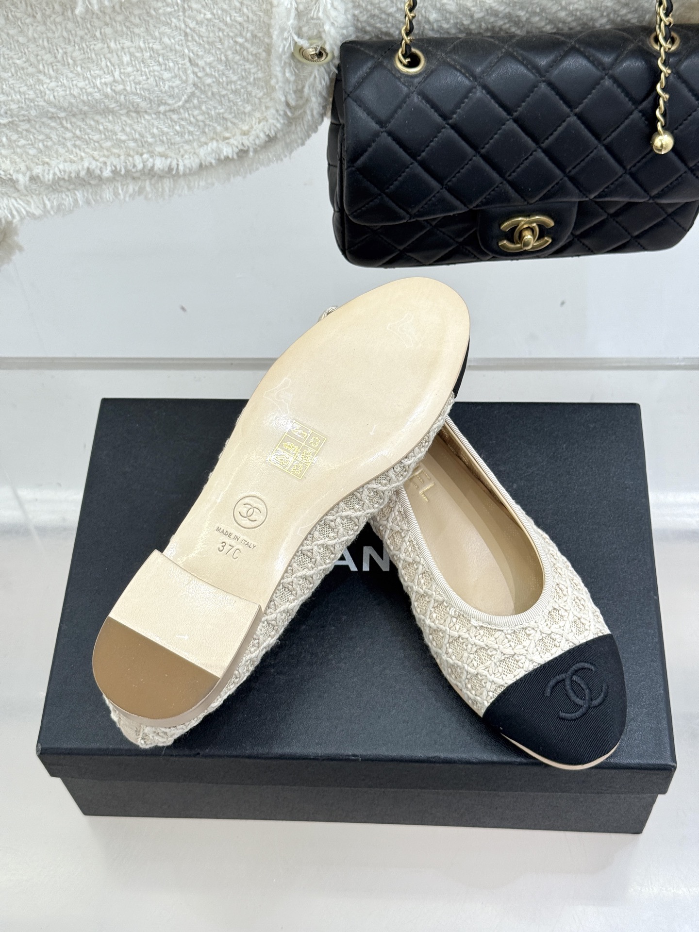 CHANE*｜小香26C新品编织双C平底芭蕾舞鞋当高定针织工艺邂逅芭蕾鞋的经典廓形这双芭蕾舞鞋 为法式优