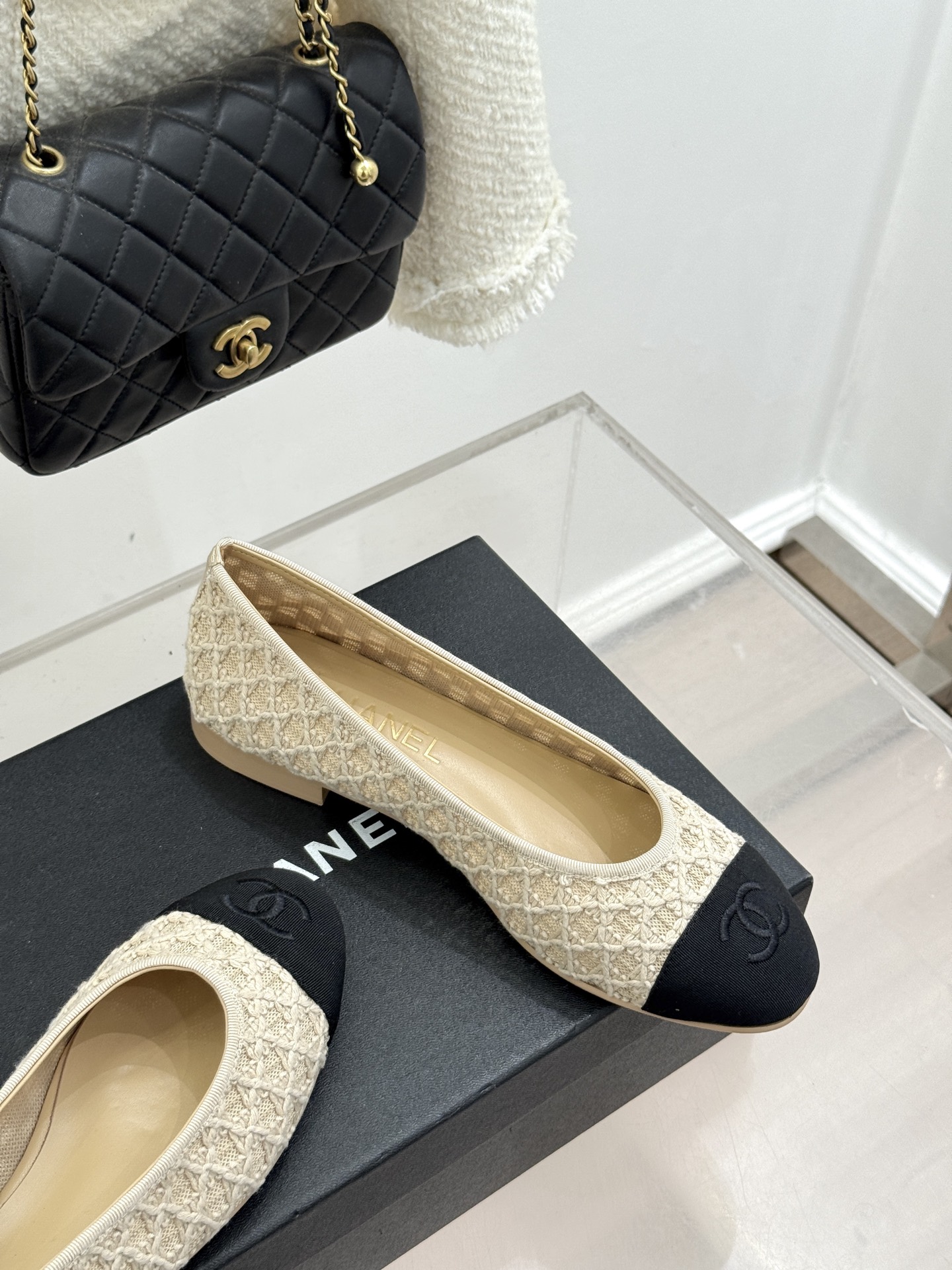 CHANE*｜小香26C新品编织双C平底芭蕾舞鞋当高定针织工艺邂逅芭蕾鞋的经典廓形这双芭蕾舞鞋 为法式优