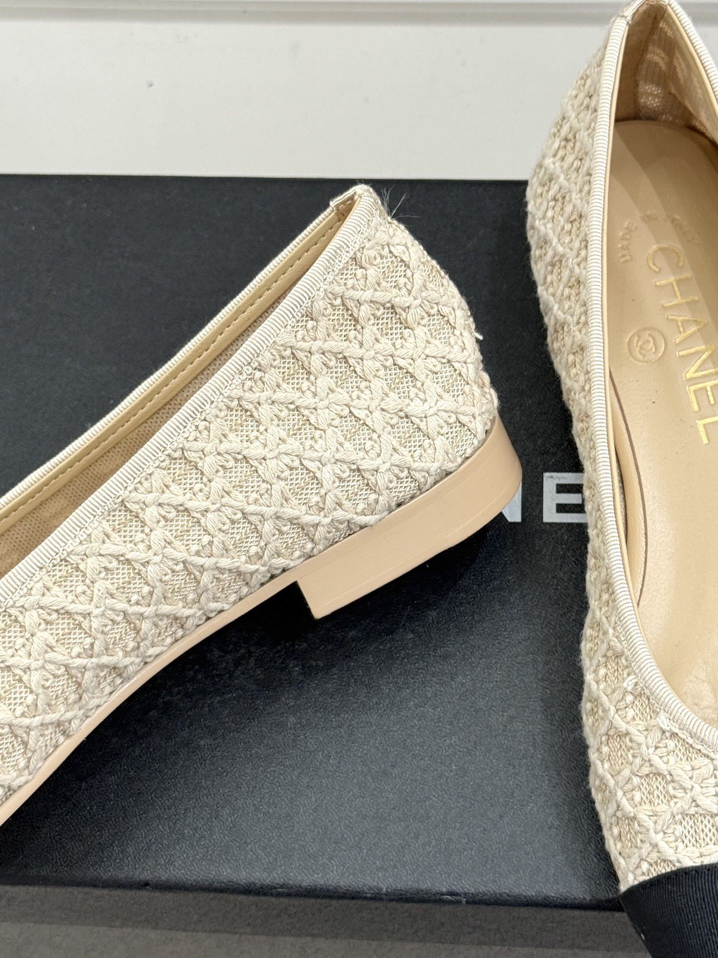 CHANE*｜小香26C新品编织双C平底芭蕾舞鞋当高定针织工艺邂逅芭蕾鞋的经典廓形这双芭蕾舞鞋 为法式优