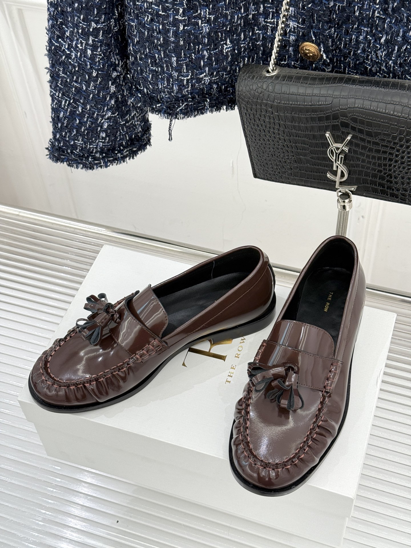 The Row 25WF新品极简复古流苏乐福鞋这双鞋是极简主义与复古情怀的完美共生亦是The Row「低