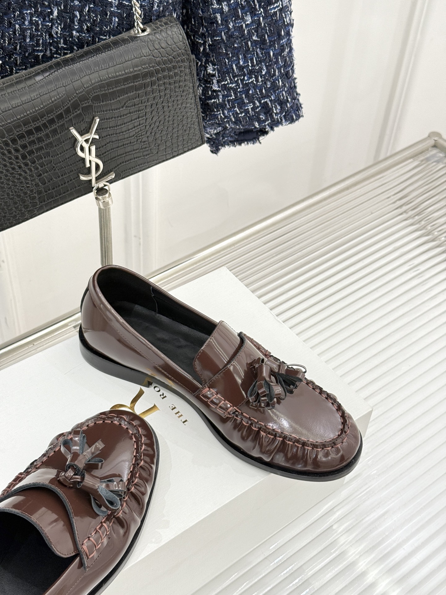 The Row 25WF新品极简复古流苏乐福鞋这双鞋是极简主义与复古情怀的完美共生亦是The Row「低