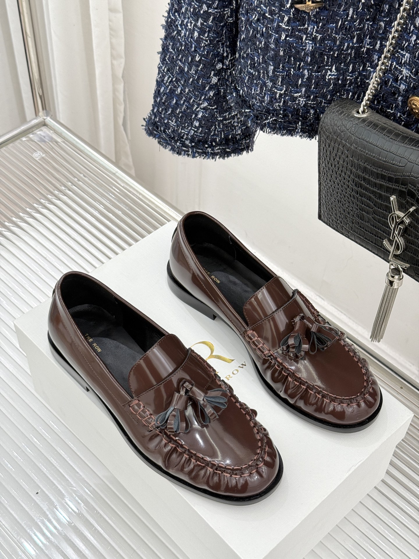 The Row 25WF新品极简复古流苏乐福鞋这双鞋是极简主义与复古情怀的完美共生亦是The Row「低