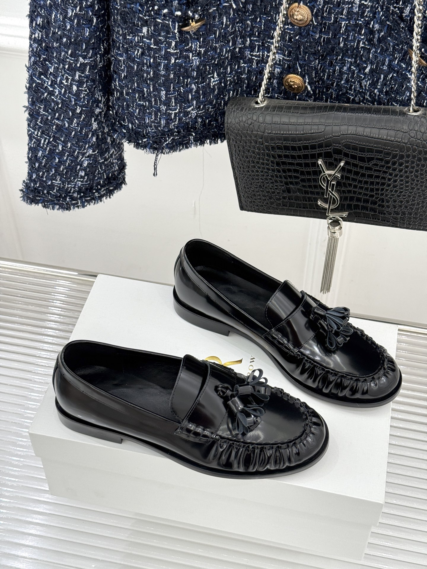 The Row 25WF新品极简复古流苏乐福鞋这双鞋是极简主义与复古情怀的完美共生亦是The Row「低