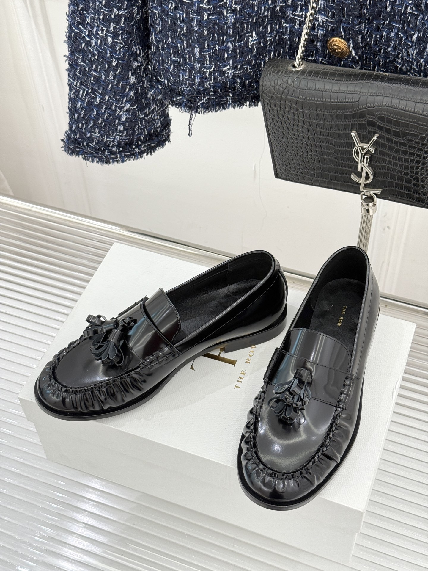 The Row 25WF新品极简复古流苏乐福鞋这双鞋是极简主义与复古情怀的完美共生亦是The Row「低