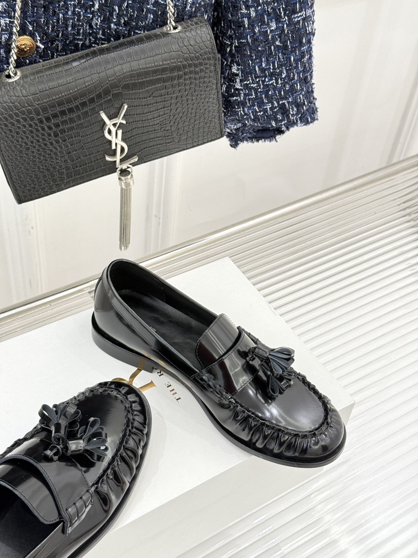 The Row 25WF新品极简复古流苏乐福鞋这双鞋是极简主义与复古情怀的完美共生亦是The Row「低