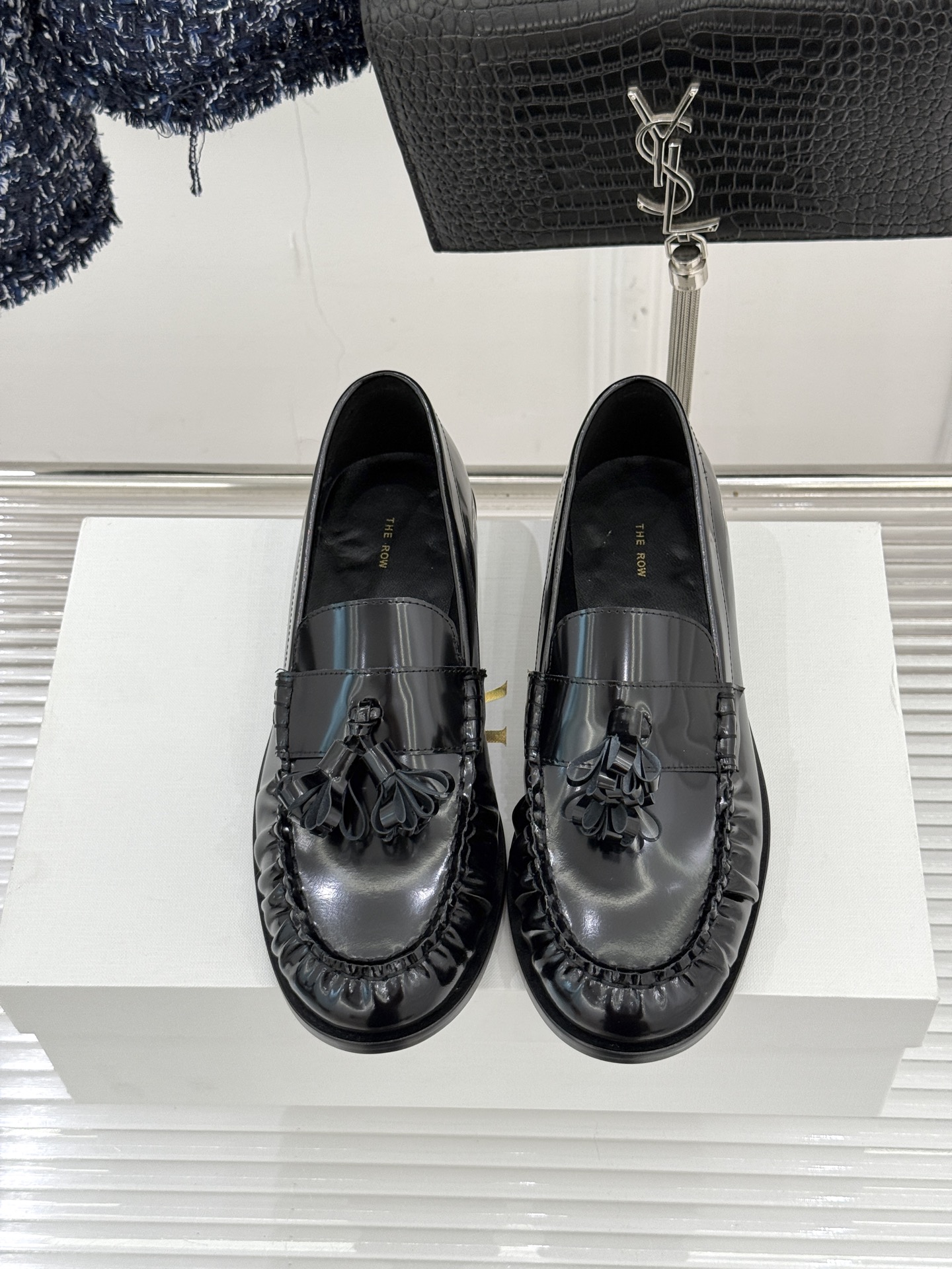 The Row 25WF新品极简复古流苏乐福鞋这双鞋是极简主义与复古情怀的完美共生亦是The Row「低