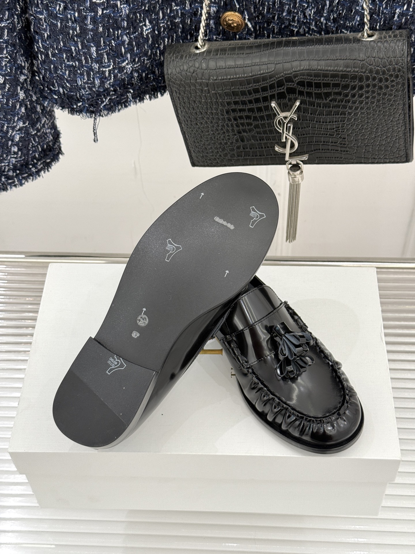 The Row 25WF新品极简复古流苏乐福鞋这双鞋是极简主义与复古情怀的完美共生亦是The Row「低