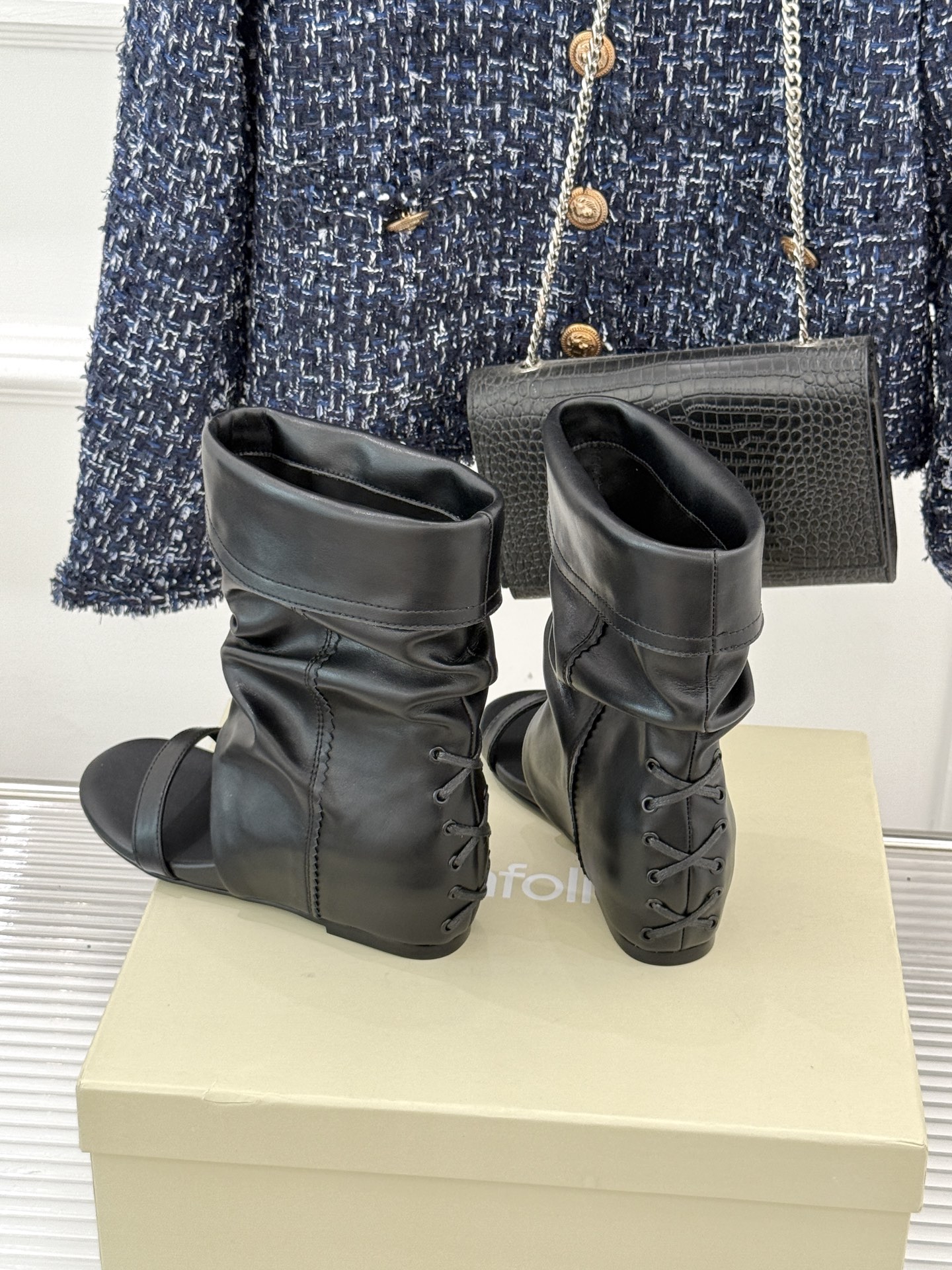 Unfolio 25WF新品复古堆堆靴凉靴以随性褶皱解构复古美学无logo设计呼应极简主张软韧头层牛皮随