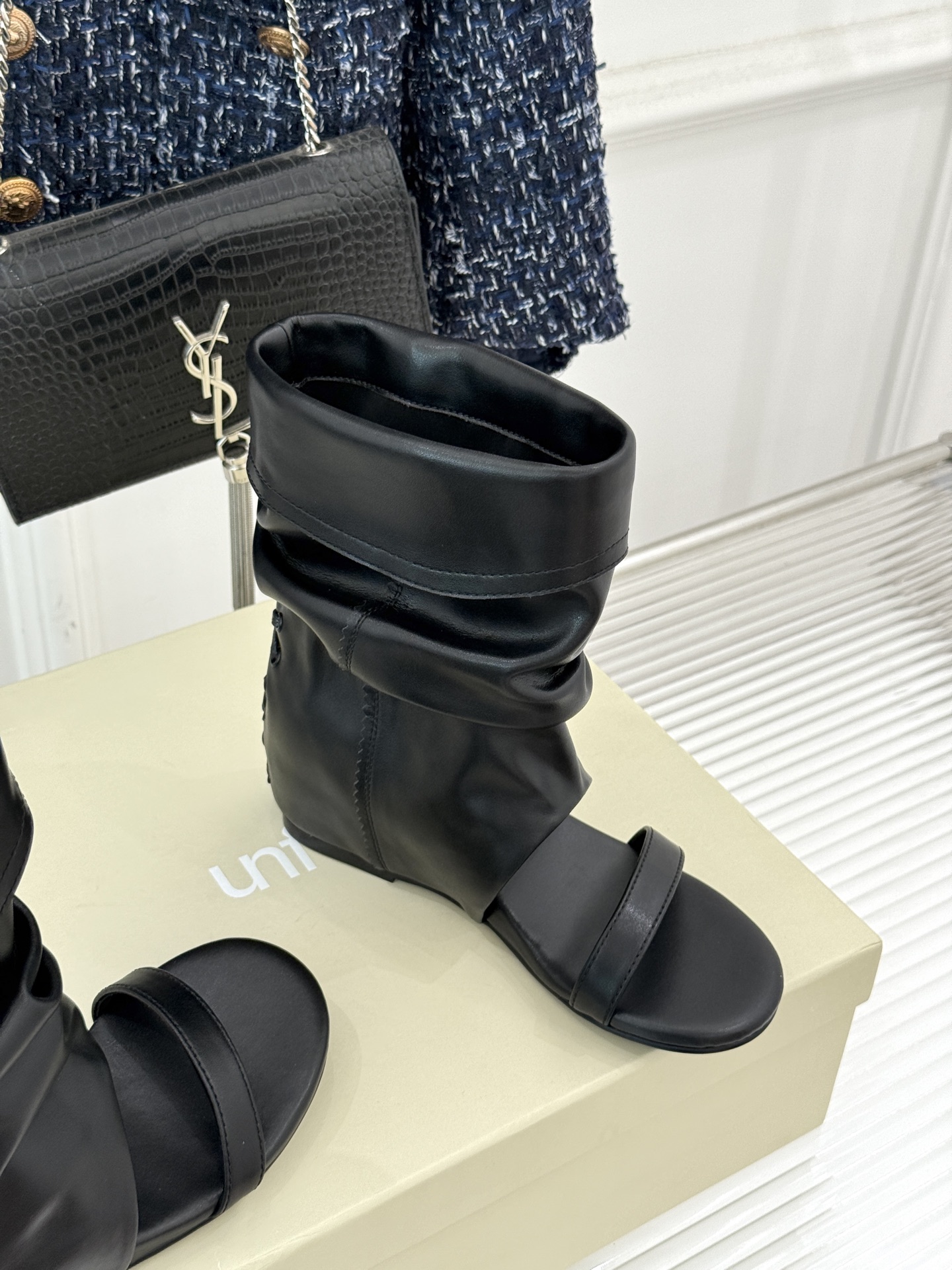 Unfolio 25WF新品复古堆堆靴凉靴以随性褶皱解构复古美学无logo设计呼应极简主张软韧头层牛皮随