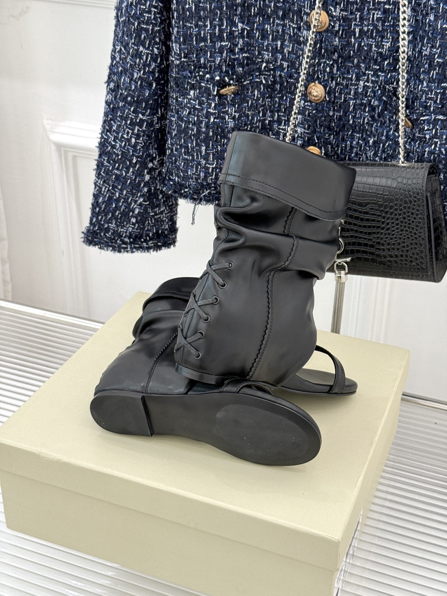 Unfolio 25WF新品复古堆堆靴凉靴以随性褶皱解构复古美学无logo设计呼应极简主张软韧头层牛皮随