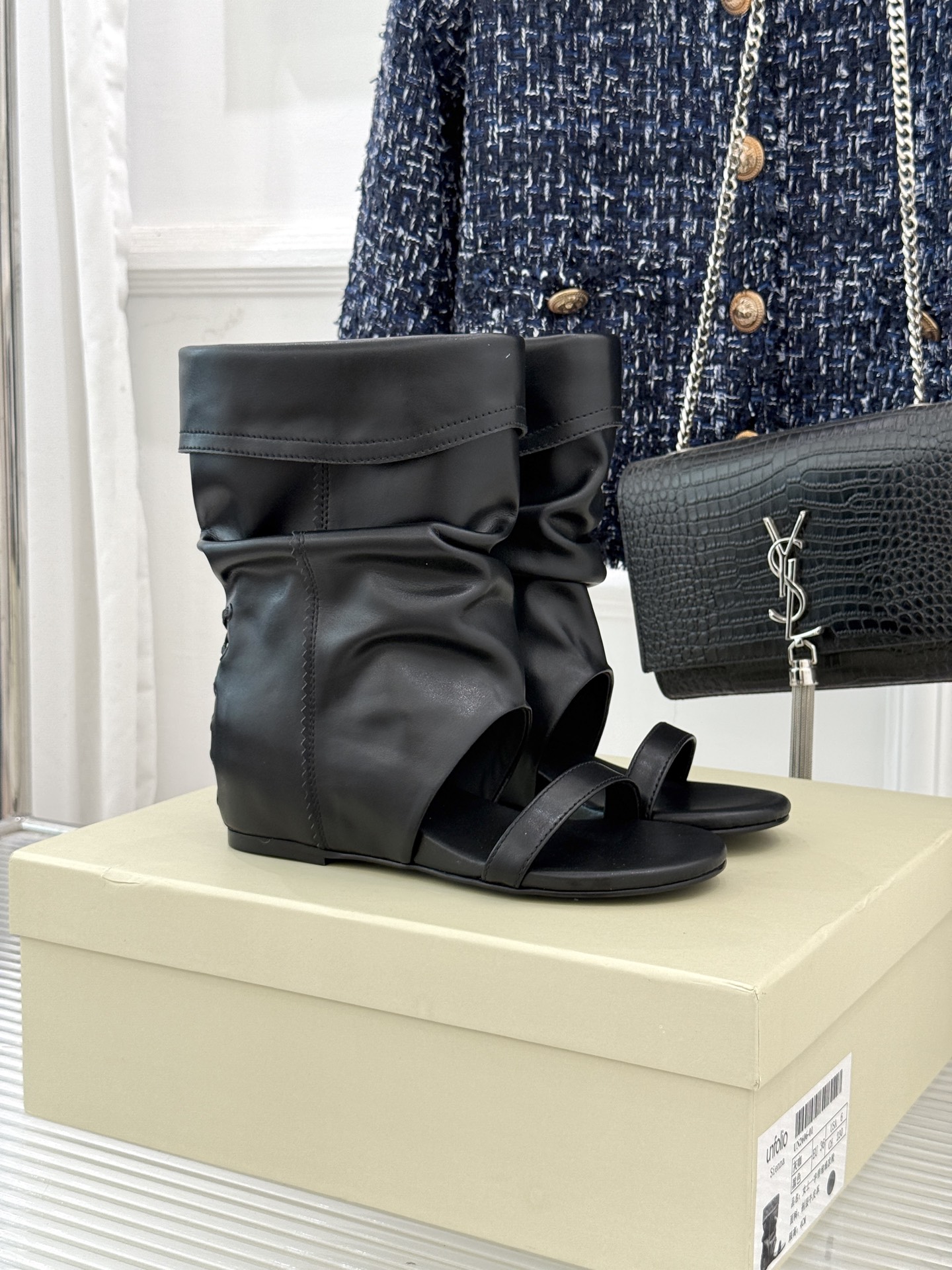 Unfolio 25WF新品复古堆堆靴凉靴以随性褶皱解构复古美学无logo设计呼应极简主张软韧头层牛皮随