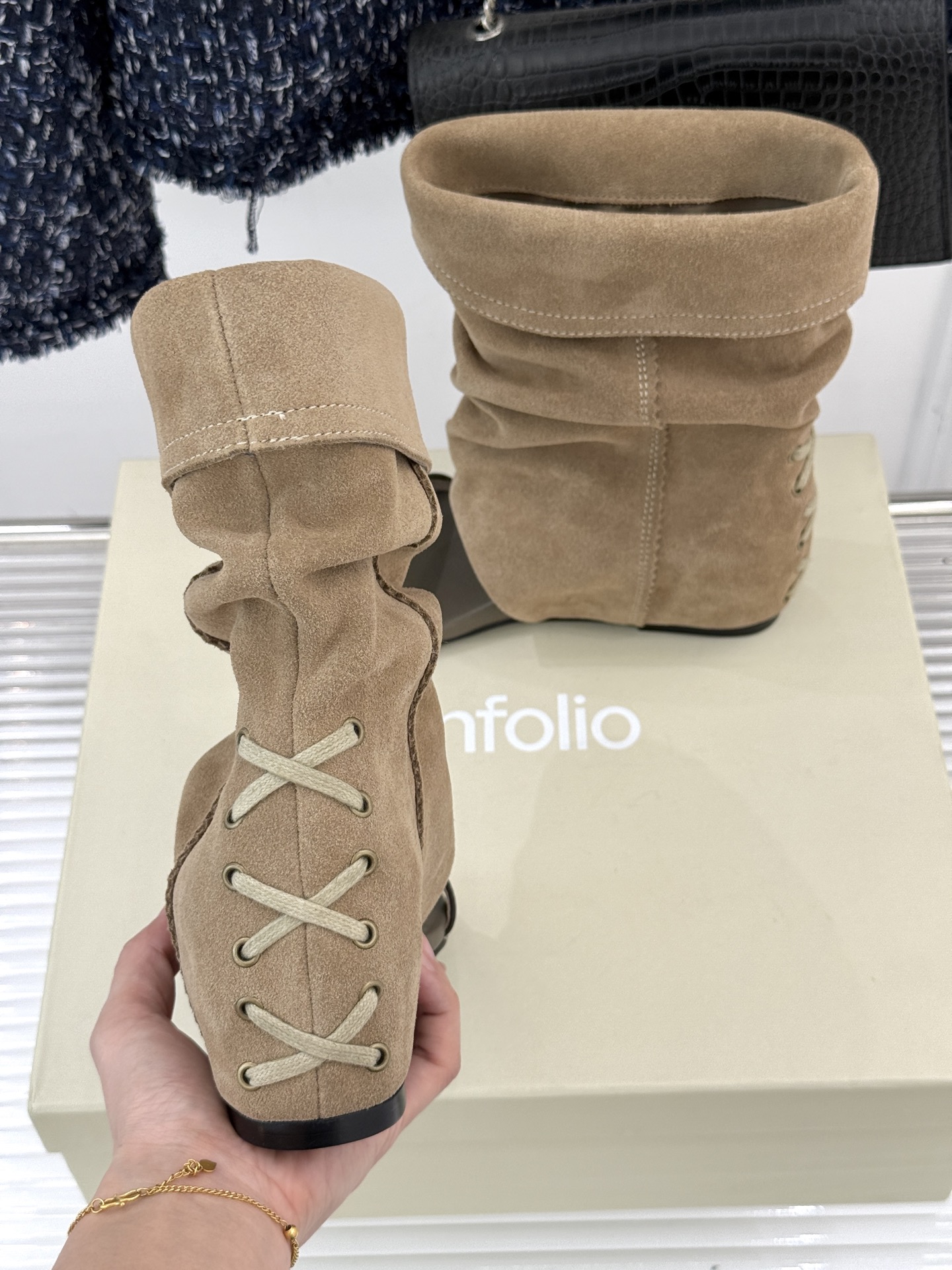 Unfolio 25WF新品复古堆堆靴凉靴以随性褶皱解构复古美学无logo设计呼应极简主张软韧头层牛皮随