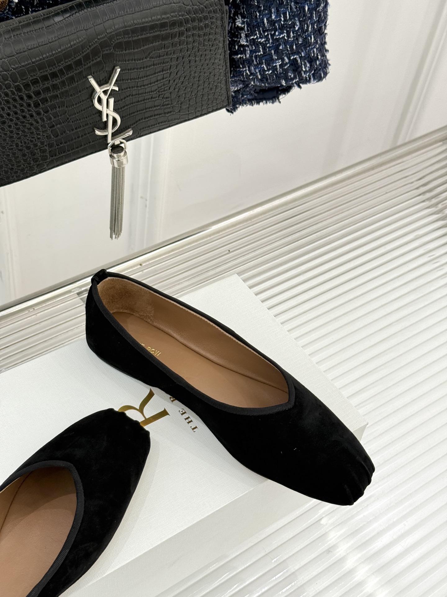 The Row25WF新品复古老钱风平底奶奶鞋单鞋The Row是老钱风的高阶时尚的终极表达。将品牌标志