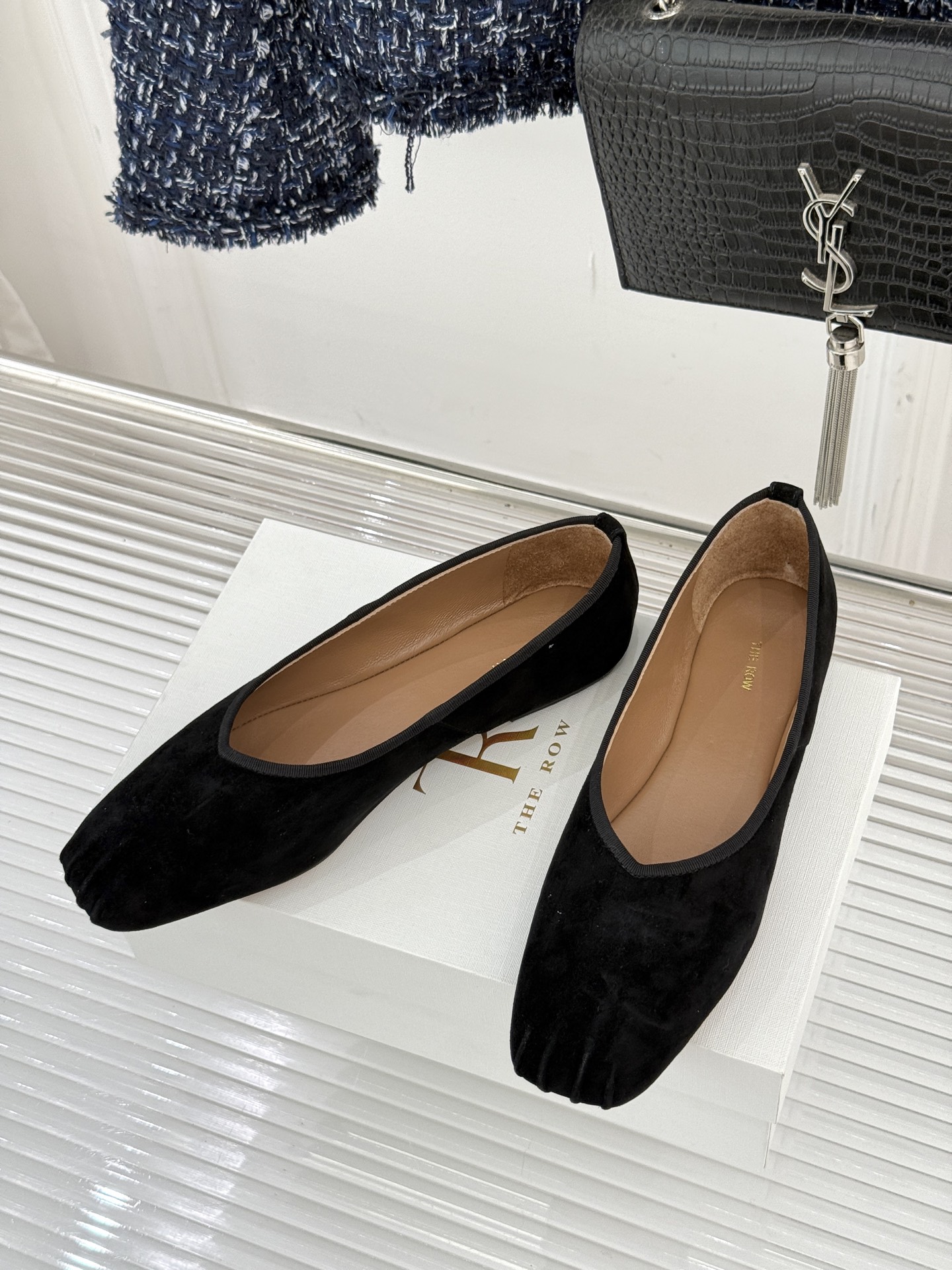 The Row25WF新品复古老钱风平底奶奶鞋单鞋The Row是老钱风的高阶时尚的终极表达。将品牌标志