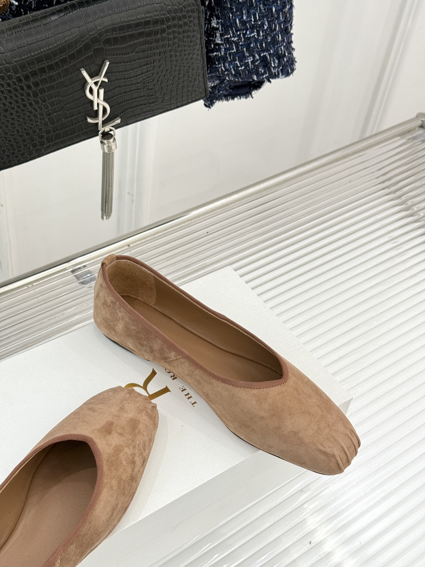 The Row25WF新品复古老钱风平底奶奶鞋单鞋The Row是老钱风的高阶时尚的终极表达。将品牌标志