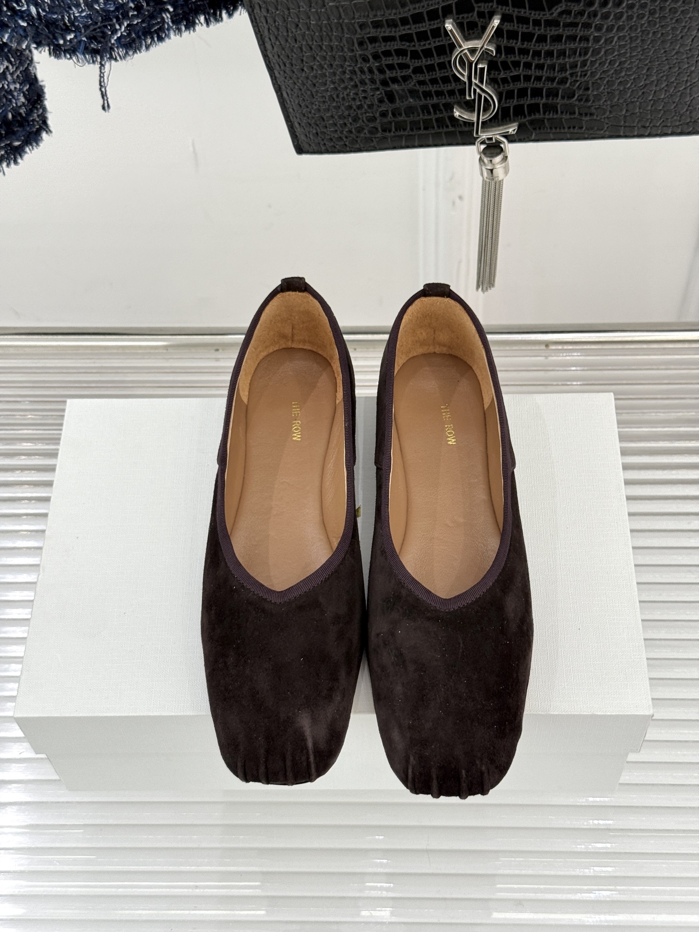 The Row25WF新品复古老钱风平底奶奶鞋单鞋The Row是老钱风的高阶时尚的终极表达。将品牌标志