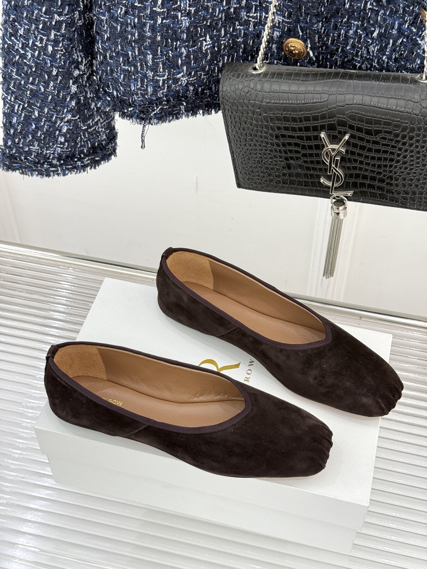 The Row25WF新品复古老钱风平底奶奶鞋单鞋The Row是老钱风的高阶时尚的终极表达。将品牌标志