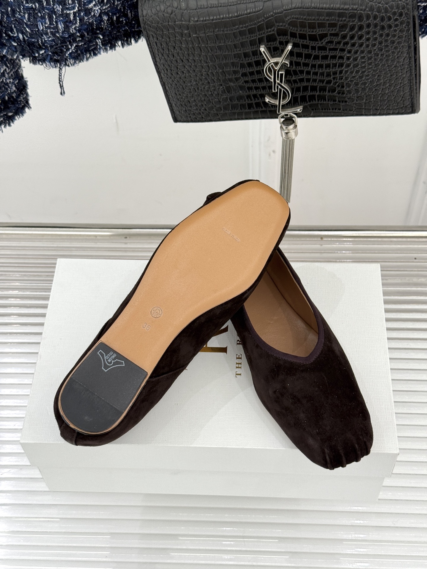 The Row25WF新品复古老钱风平底奶奶鞋单鞋The Row是老钱风的高阶时尚的终极表达。将品牌标志